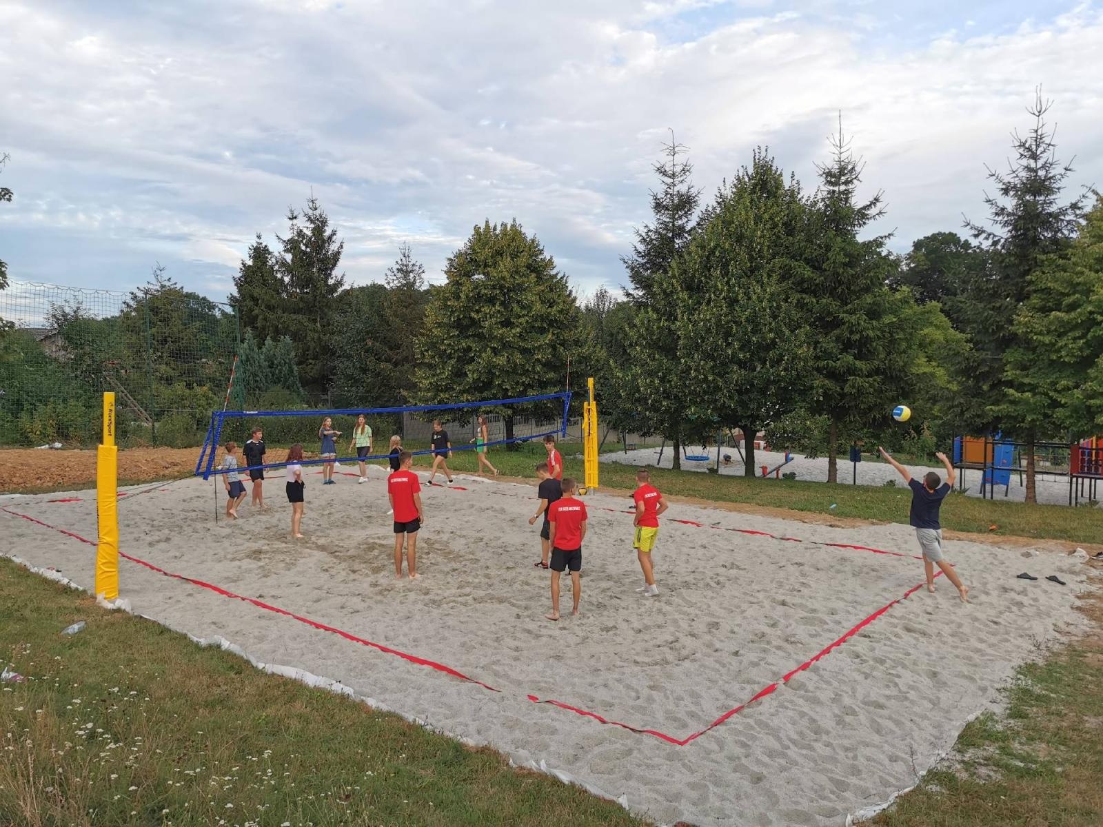 Zdjęcie w galerii na portalu naszraciborz.pl: Brzeźnica ma swoje boisko do plażówki wiadomości z regionu