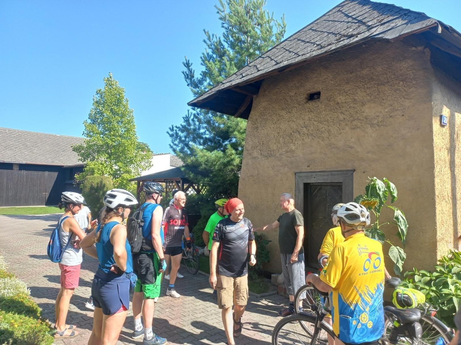 Zdjęcie w galerii na portalu naszraciborz.pl: Rowerzyści podążyli szlakiem raciborskich spichlerzy wiadomości z regionu