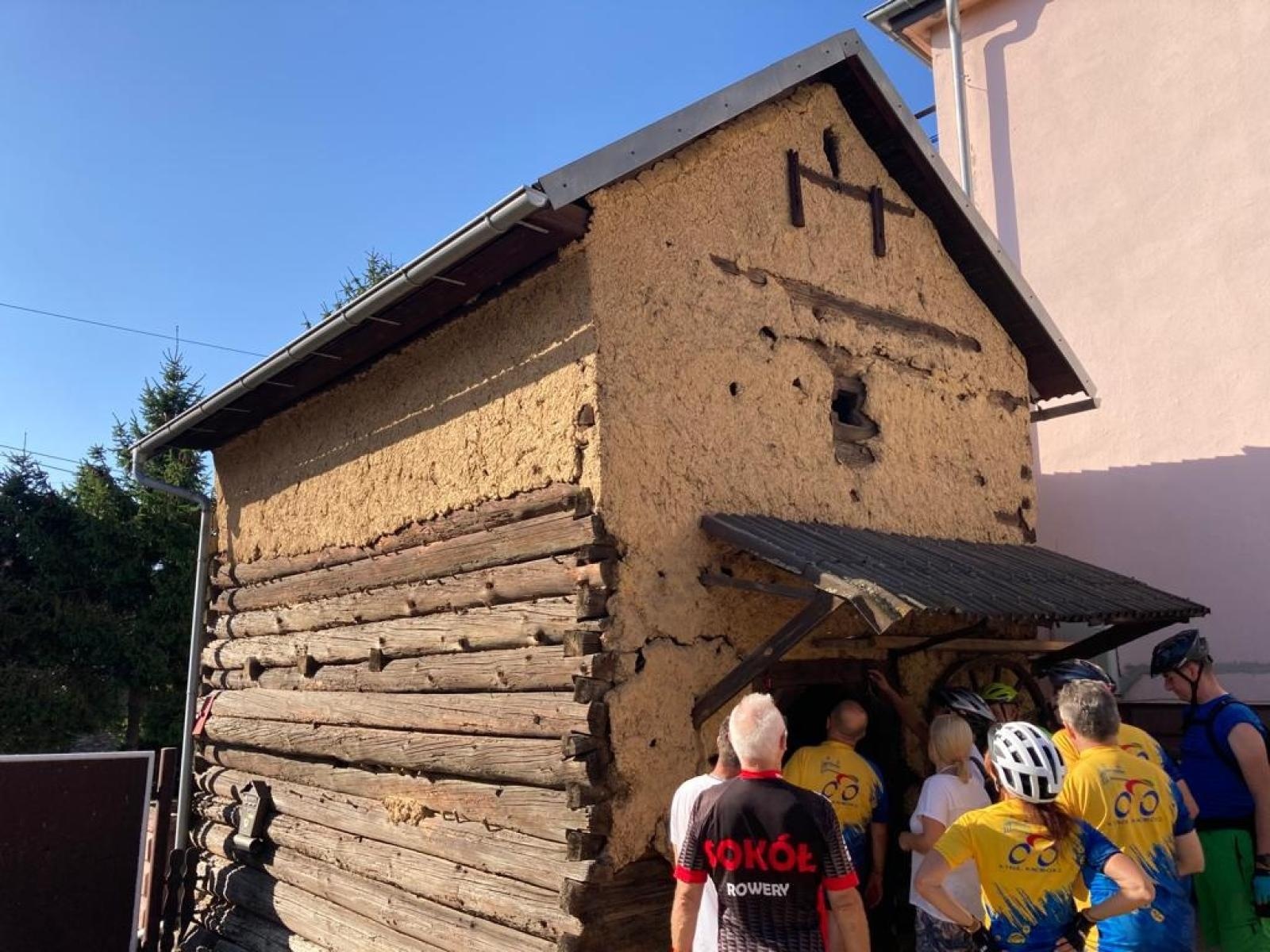 Zdjęcie w galerii na portalu naszraciborz.pl: Rowerzyści podążyli szlakiem raciborskich spichlerzy wiadomości z regionu