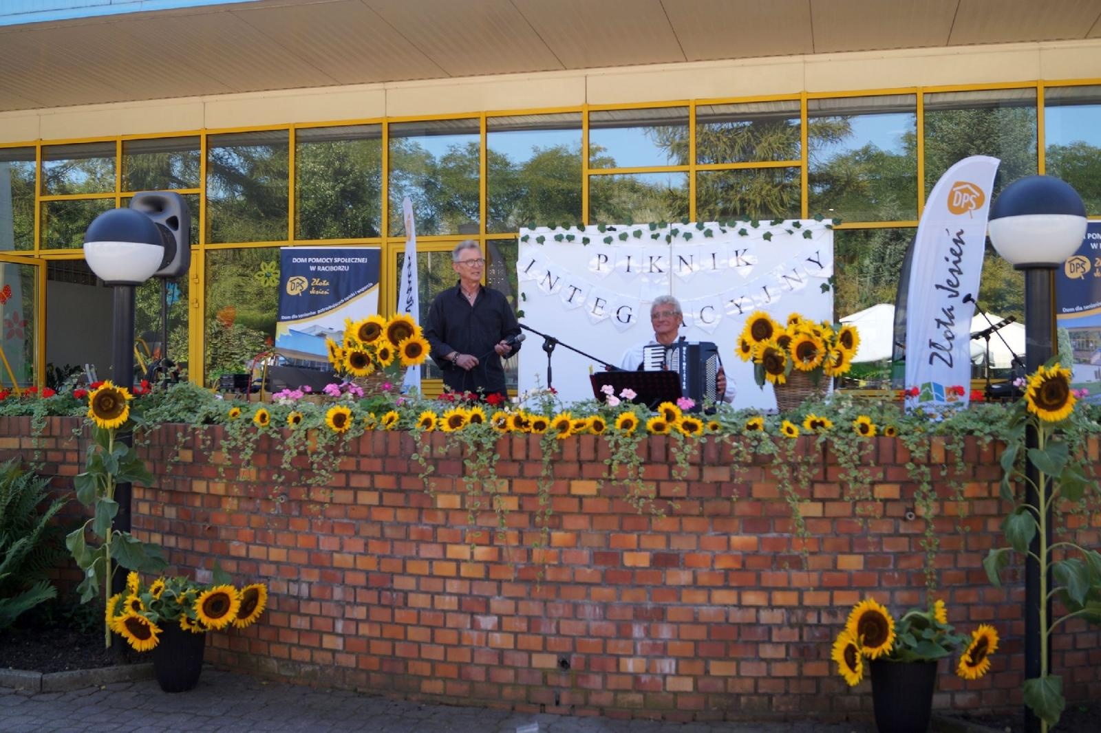 Zdjęcie w galerii na portalu naszraciborz.pl: Piknik integracyjny w raciborskiej Złotej Jesieni wiadomości z regionu