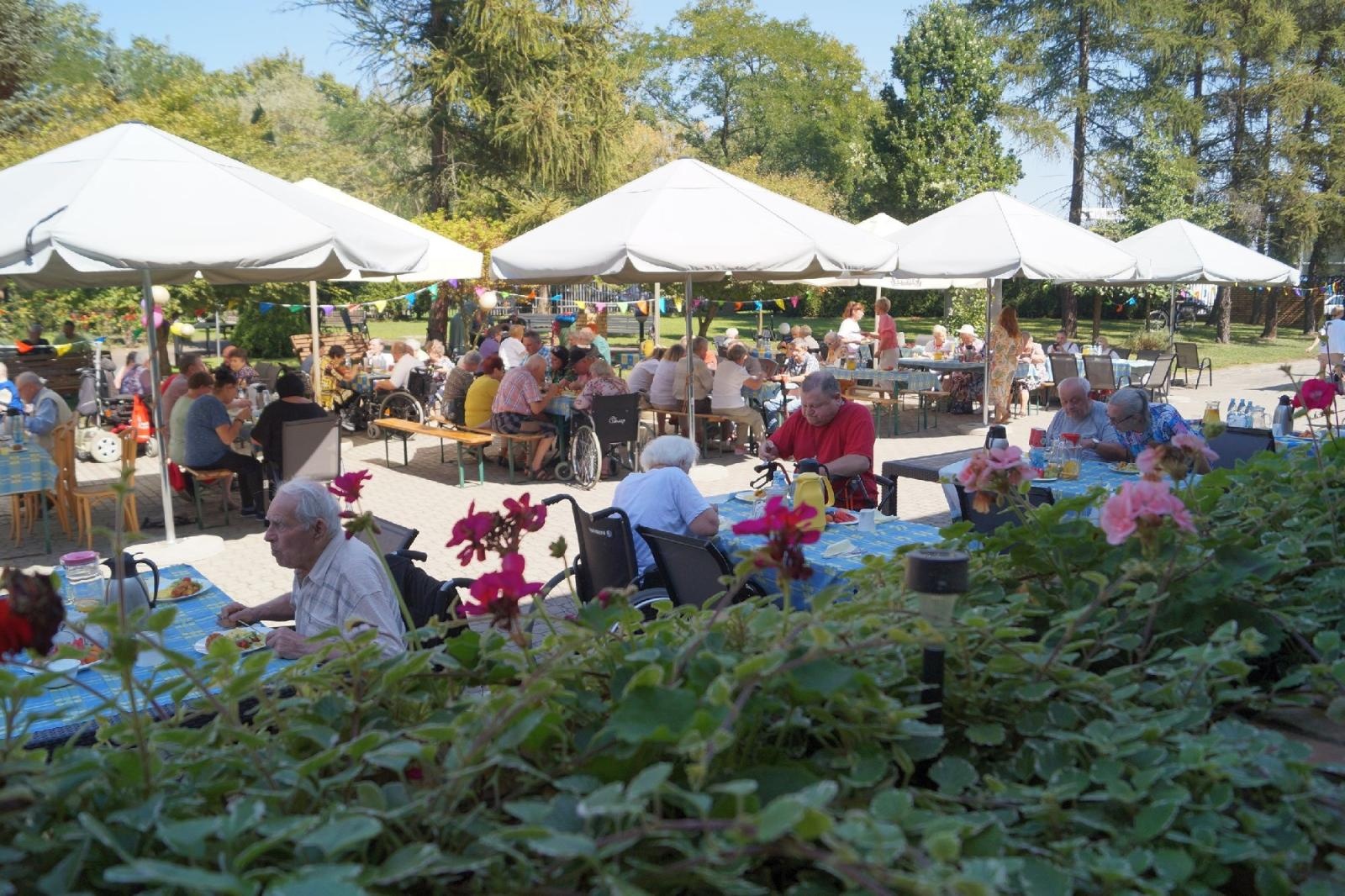 Zdjęcie w galerii na portalu naszraciborz.pl: Piknik integracyjny w raciborskiej Złotej Jesieni wiadomości z regionu