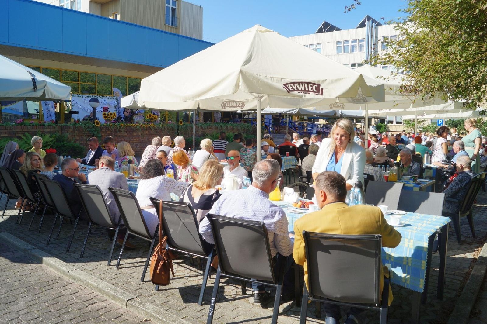 Zdjęcie w galerii na portalu naszraciborz.pl: Piknik integracyjny w raciborskiej Złotej Jesieni wiadomości z regionu