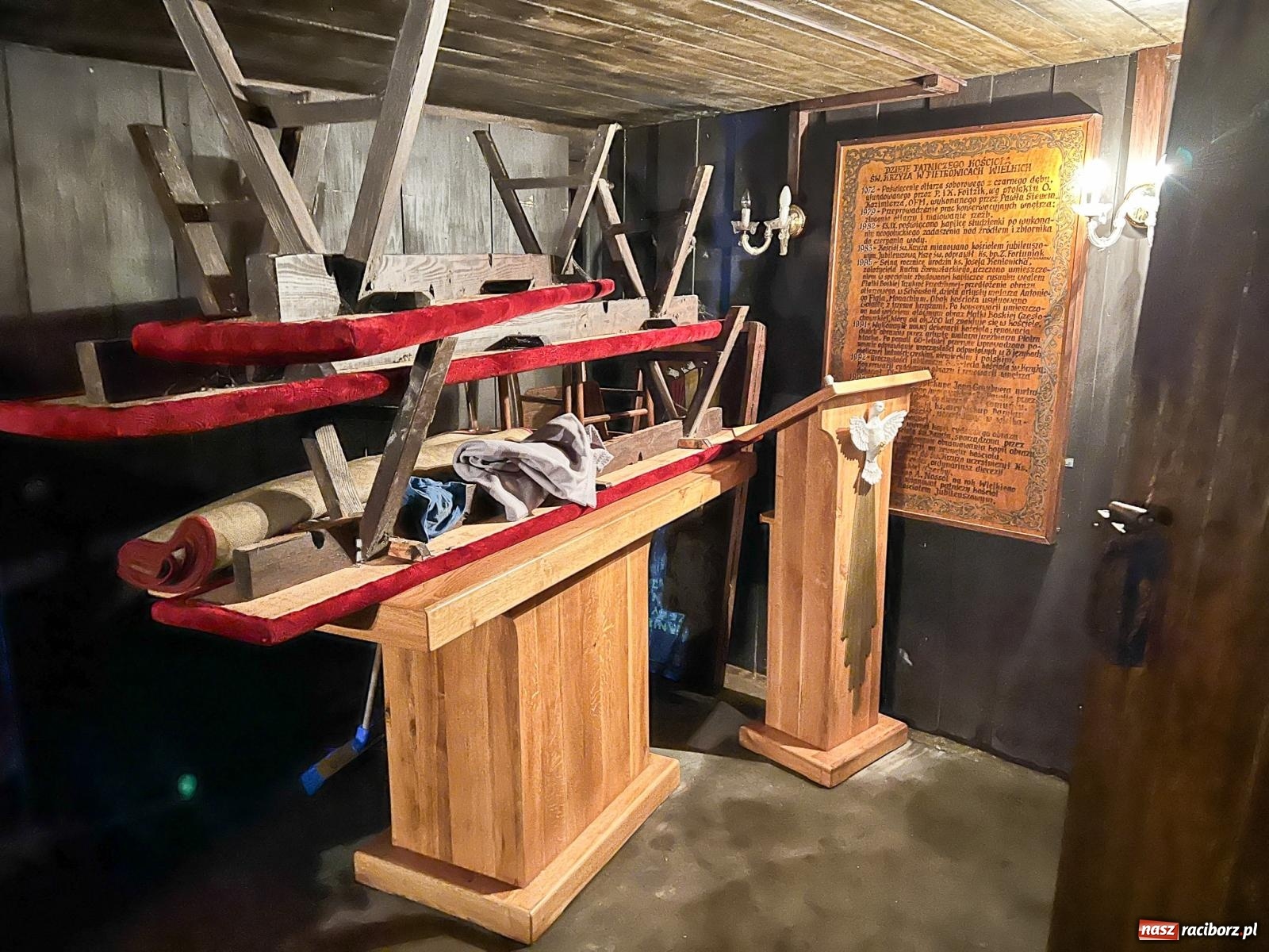 Zdjęcie w galerii na portalu naszraciborz.pl: Nawałnica nad Pietrowicami Wielkimi. Woda wdarła się do drewnianego kościółka pw. Św. Krzyża [FOTO i WIDEO] wiadomości z regionu