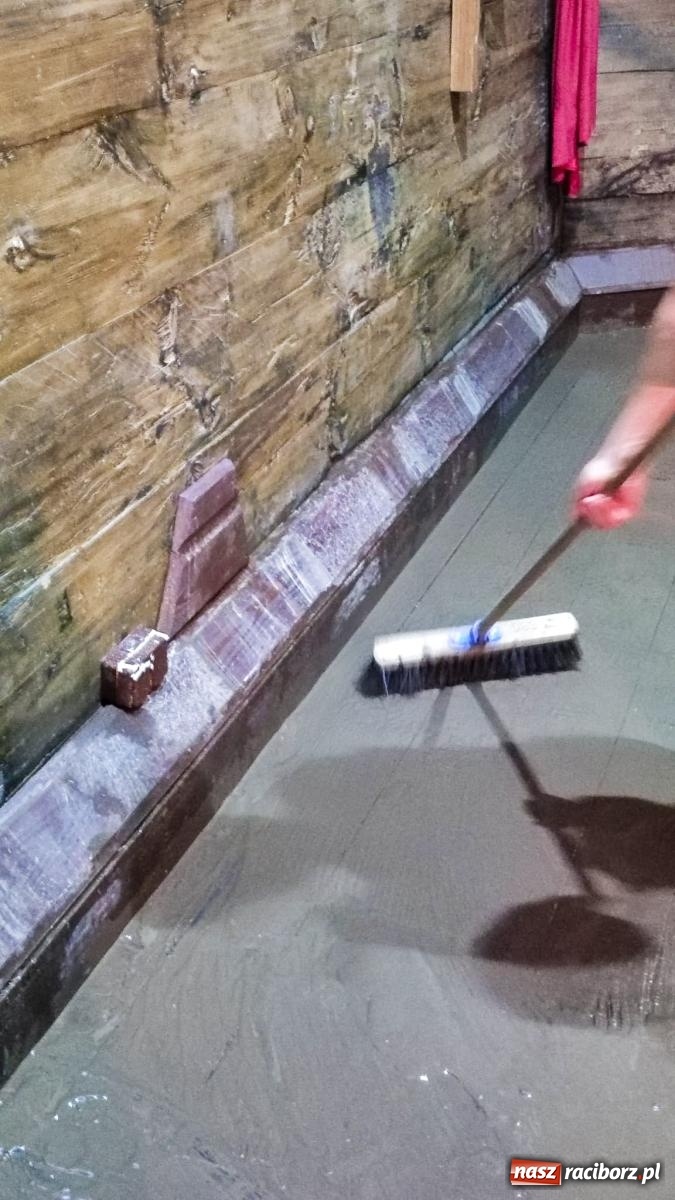 Zdjęcie w galerii na portalu naszraciborz.pl: Nawałnica nad Pietrowicami Wielkimi. Woda wdarła się do drewnianego kościółka pw. Św. Krzyża [FOTO i WIDEO] wiadomości z regionu