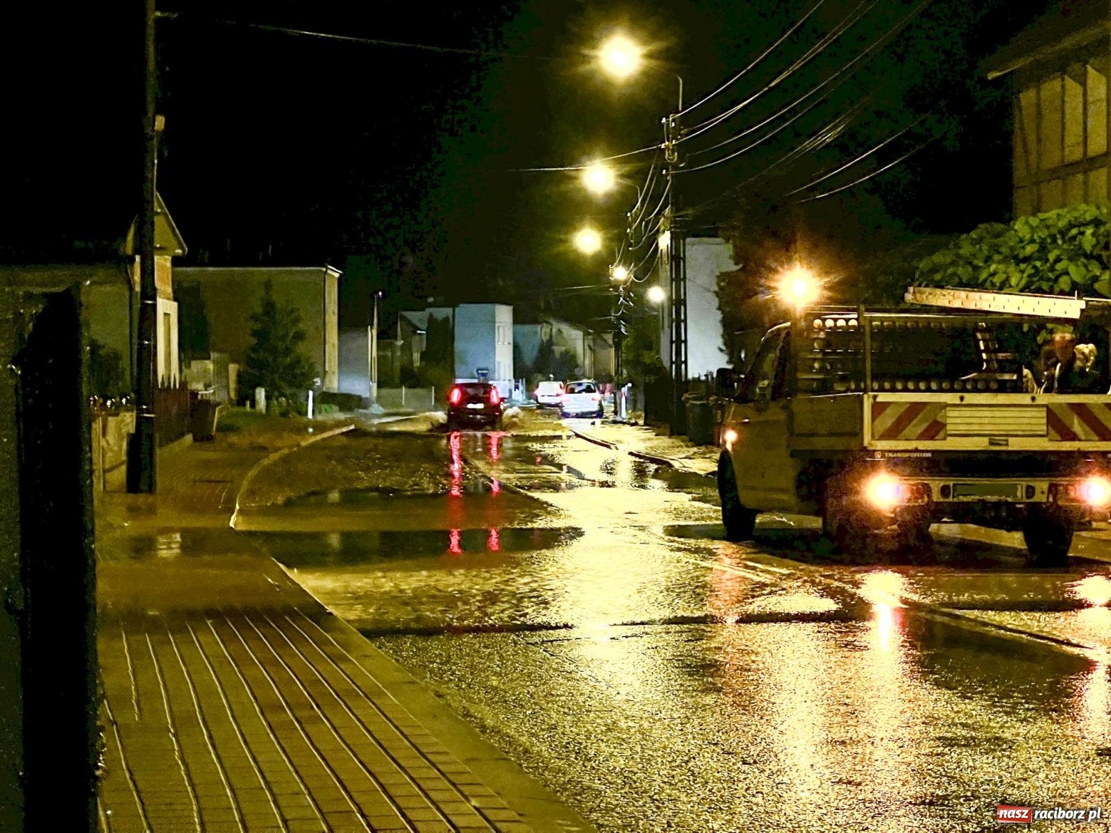 Zdjęcie w galerii na portalu naszraciborz.pl: Ulewny deszcz spowodował liczne podtopienia w powiecie raciborskim [FOTO i WIDEO] wiadomości z regionu