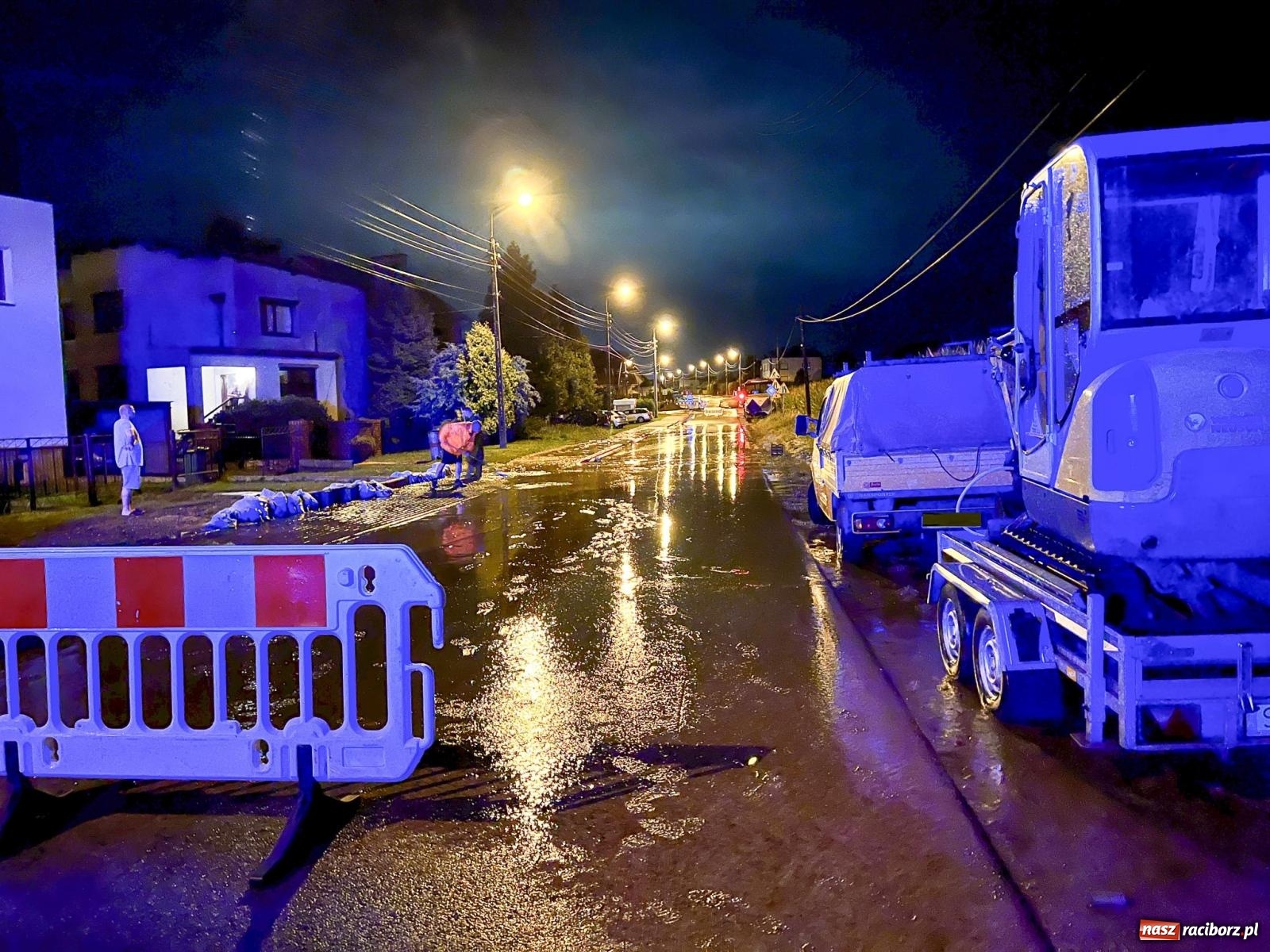 Zdjęcie w galerii na portalu naszraciborz.pl: Ulewny deszcz spowodował liczne podtopienia w powiecie raciborskim [FOTO i WIDEO] wiadomości z regionu