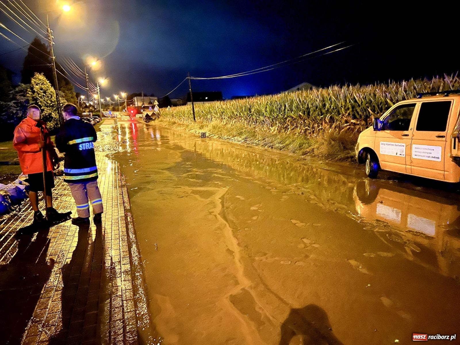 Zdjęcie w galerii na portalu naszraciborz.pl: Ulewny deszcz spowodował liczne podtopienia w powiecie raciborskim [FOTO i WIDEO] wiadomości z regionu
