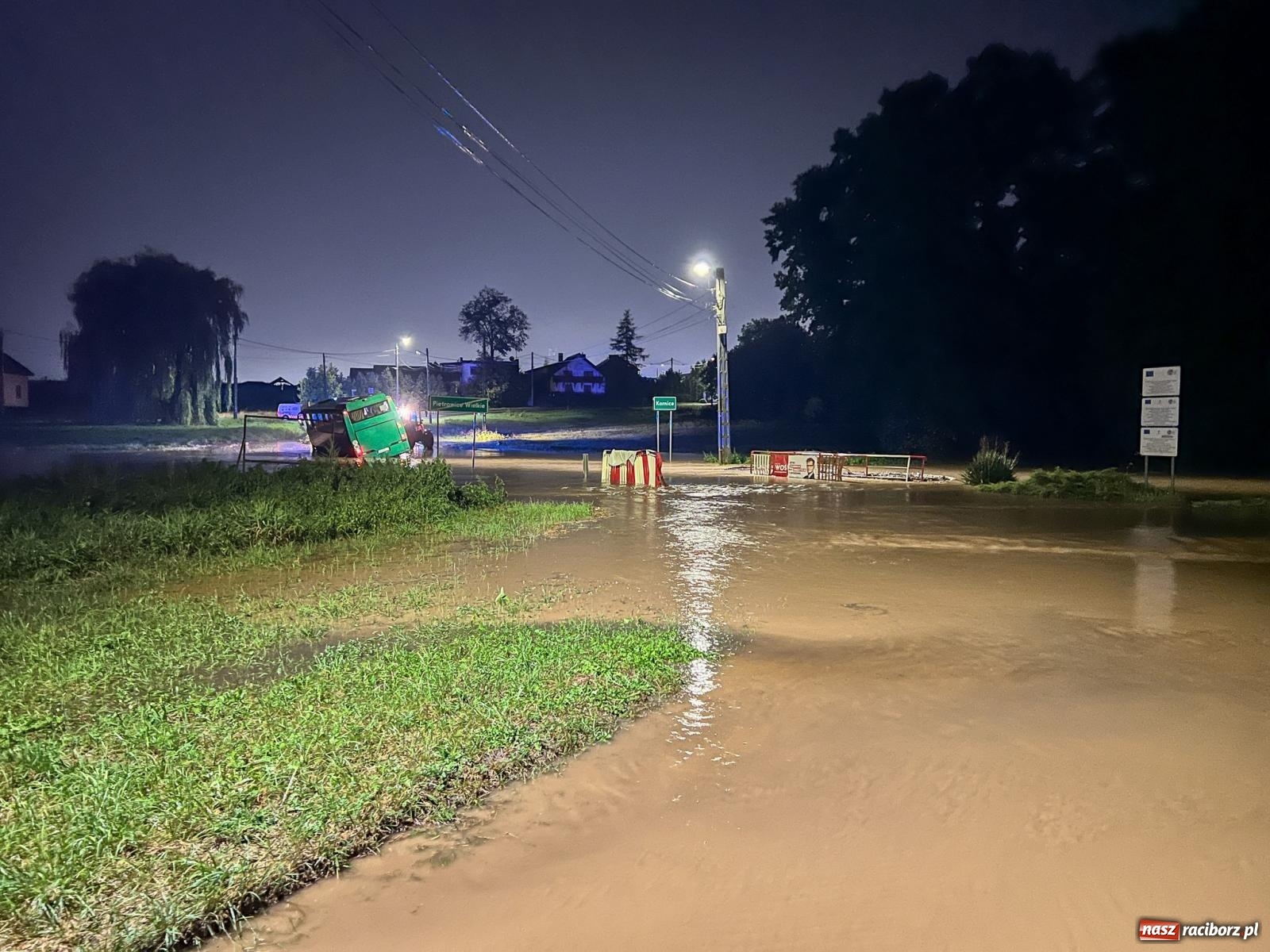 Zdjęcie w galerii na portalu naszraciborz.pl: Ulewny deszcz spowodował liczne podtopienia w powiecie raciborskim [FOTO i WIDEO] wiadomości z regionu