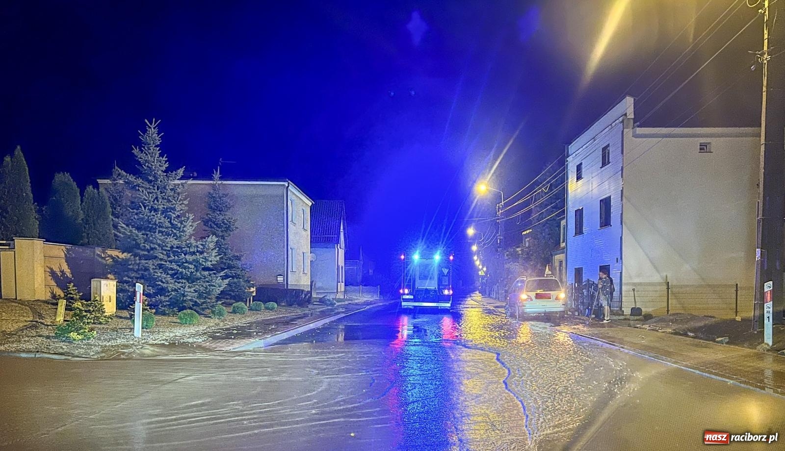 Zdjęcie w galerii na portalu naszraciborz.pl: Ulewny deszcz spowodował liczne podtopienia w powiecie raciborskim [FOTO i WIDEO] wiadomości z regionu