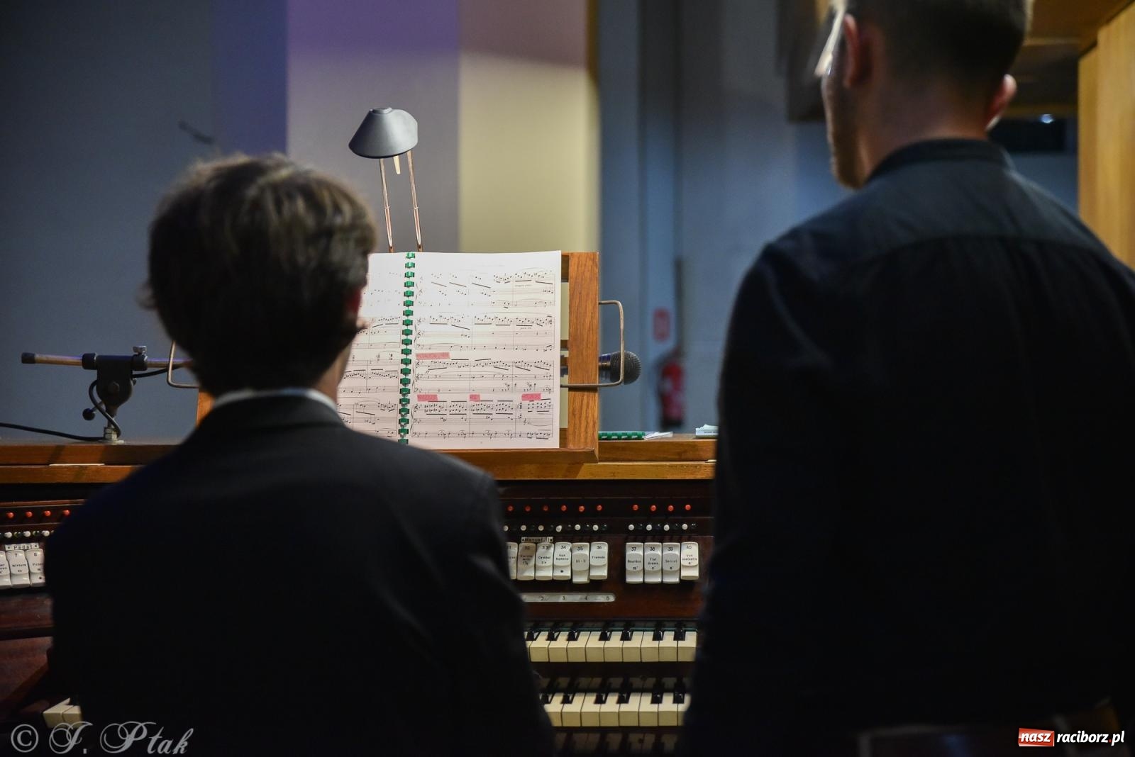 Zdjęcie w galerii na portalu naszraciborz.pl: Profesor improwizacji dał koncert w kościele farnym [FOTO] wiadomości z regionu