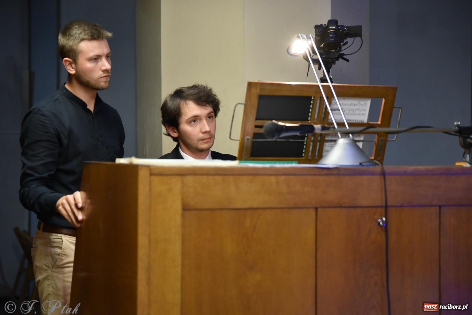 Zdjęcie w galerii na portalu naszraciborz.pl: Profesor improwizacji dał koncert w kościele farnym [FOTO] wiadomości z regionu