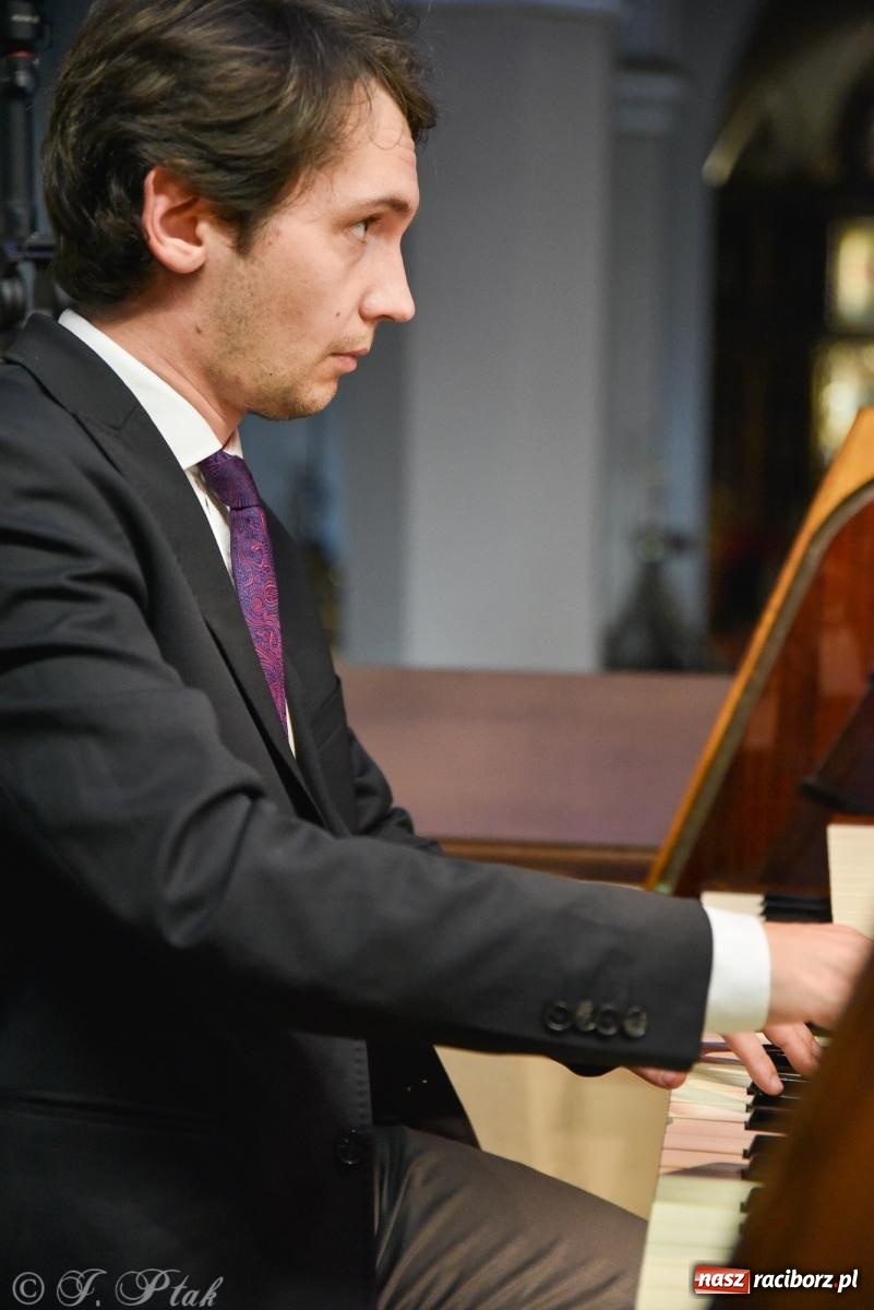 Zdjęcie w galerii na portalu naszraciborz.pl: Profesor improwizacji dał koncert w kościele farnym [FOTO] wiadomości z regionu