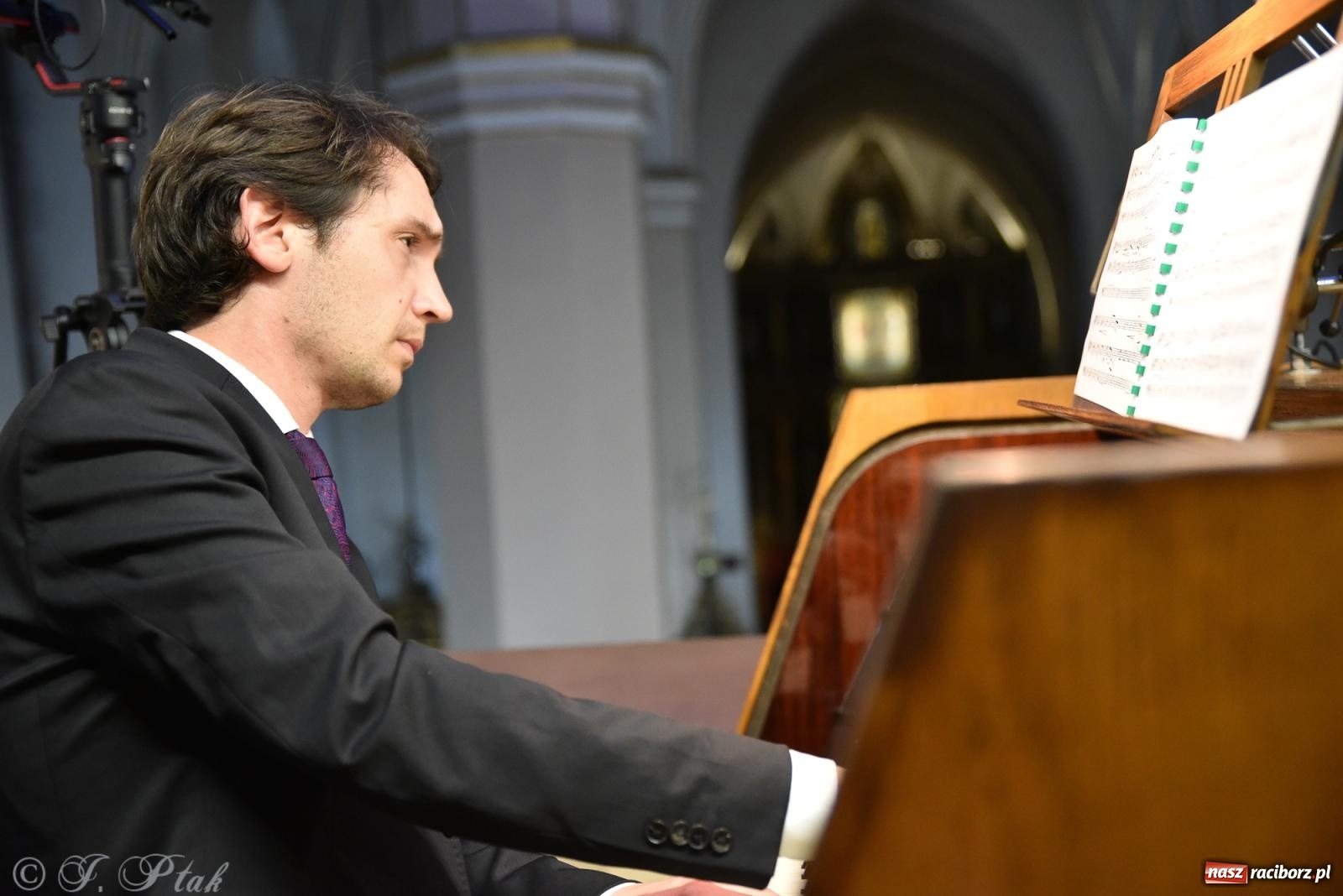 Zdjęcie w galerii na portalu naszraciborz.pl: Profesor improwizacji dał koncert w kościele farnym [FOTO] wiadomości z regionu