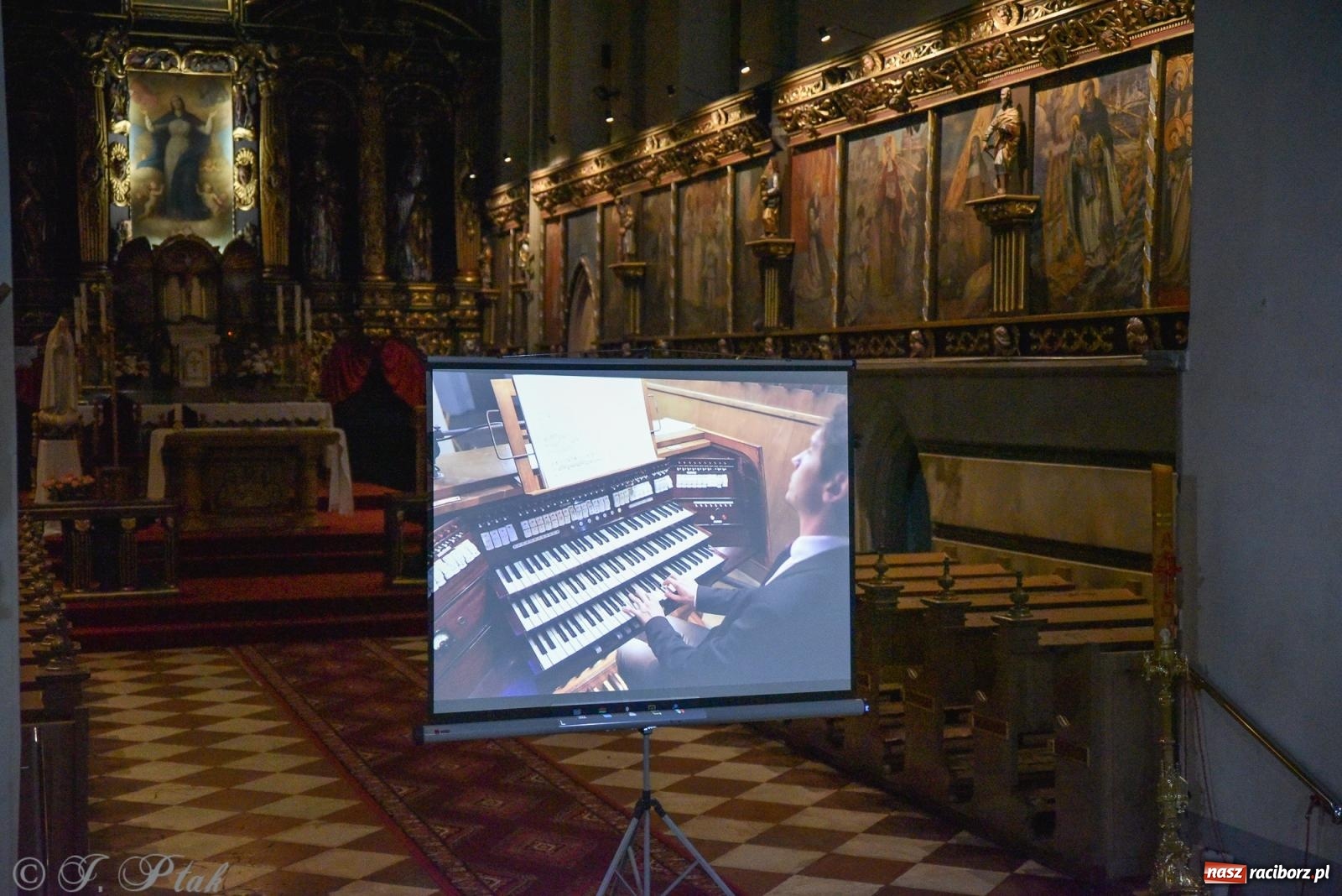 Zdjęcie w galerii na portalu naszraciborz.pl: Profesor improwizacji dał koncert w kościele farnym [FOTO] wiadomości z regionu