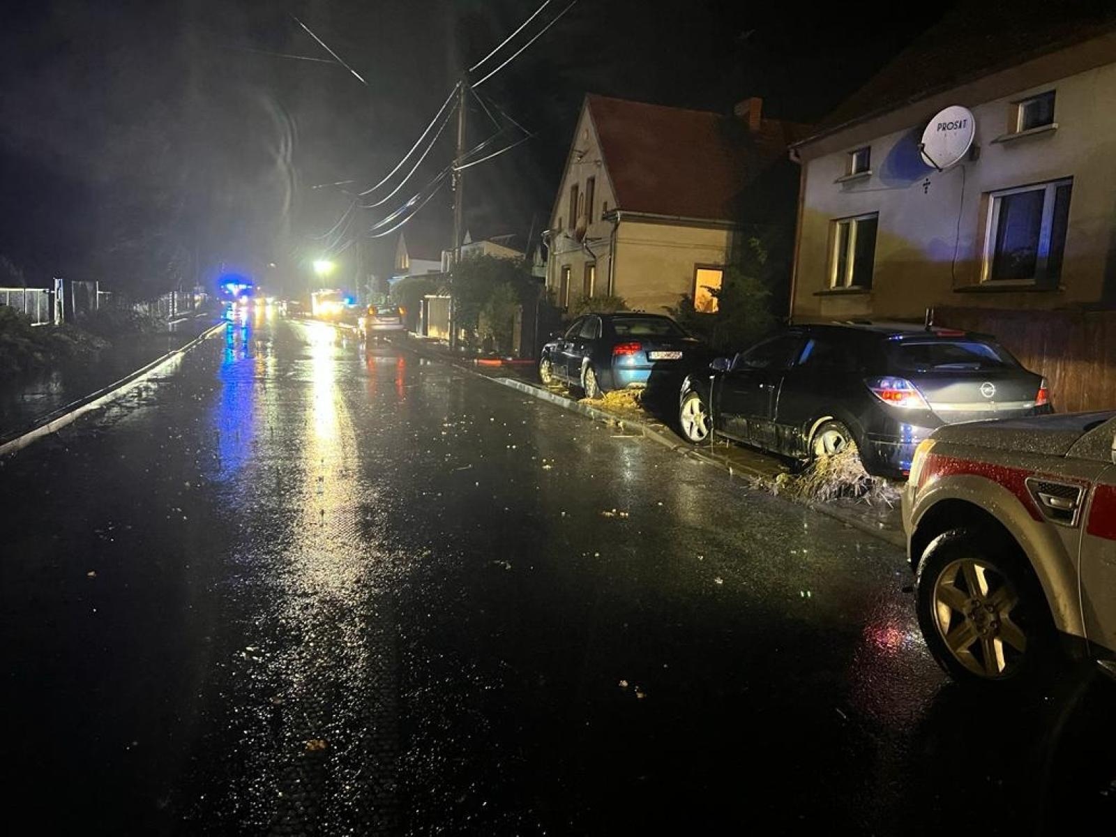 Zdjęcie w galerii na portalu naszraciborz.pl: Raport 998. Pogodowy armagedon w powiecie raciborskim. Trwa szacowanie strat wiadomości z regionu