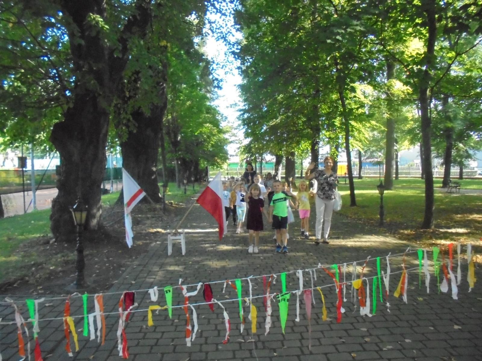 Zdjęcie w galerii na portalu naszraciborz.pl: Kangurki z przedszkola przy Słonecznej na tenisowym korcie wiadomości z regionu