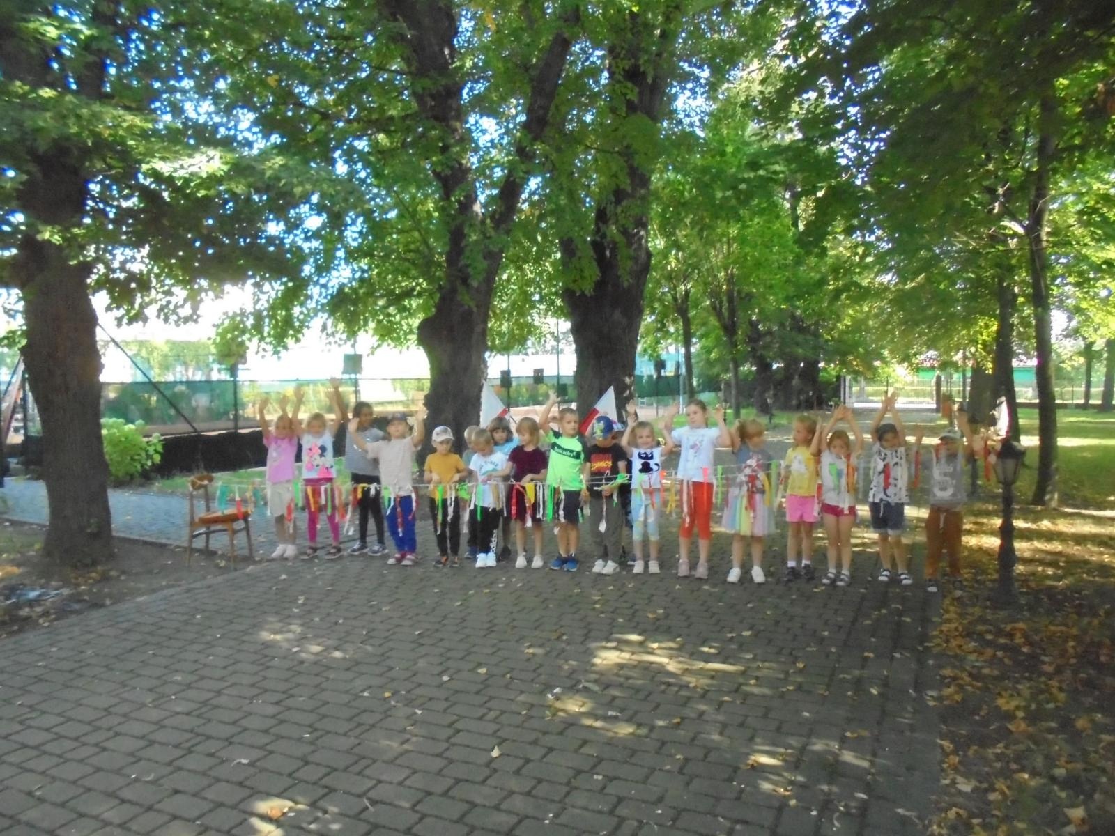 Zdjęcie w galerii na portalu naszraciborz.pl: Kangurki z przedszkola przy Słonecznej na tenisowym korcie wiadomości z regionu