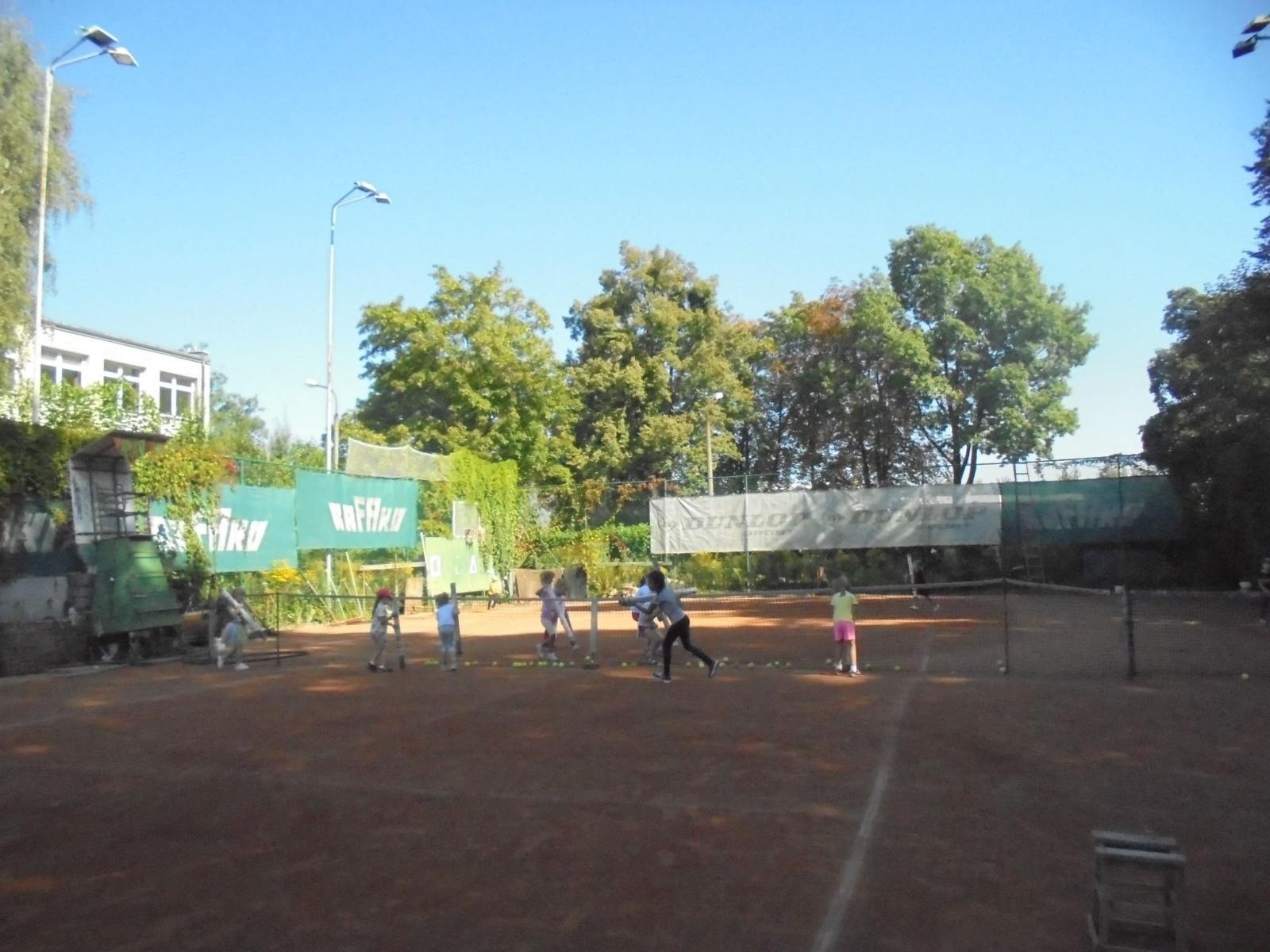 Zdjęcie w galerii na portalu naszraciborz.pl: Kangurki z przedszkola przy Słonecznej na tenisowym korcie wiadomości z regionu