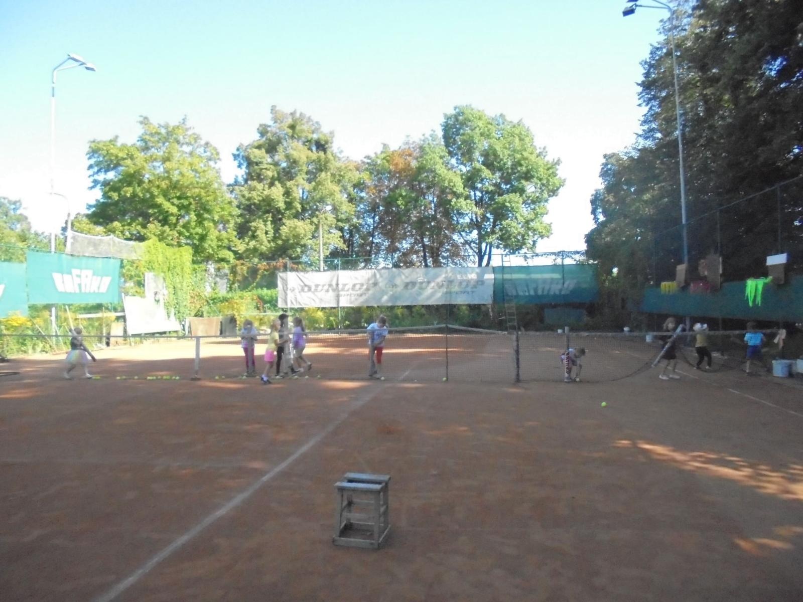 Zdjęcie w galerii na portalu naszraciborz.pl: Kangurki z przedszkola przy Słonecznej na tenisowym korcie wiadomości z regionu