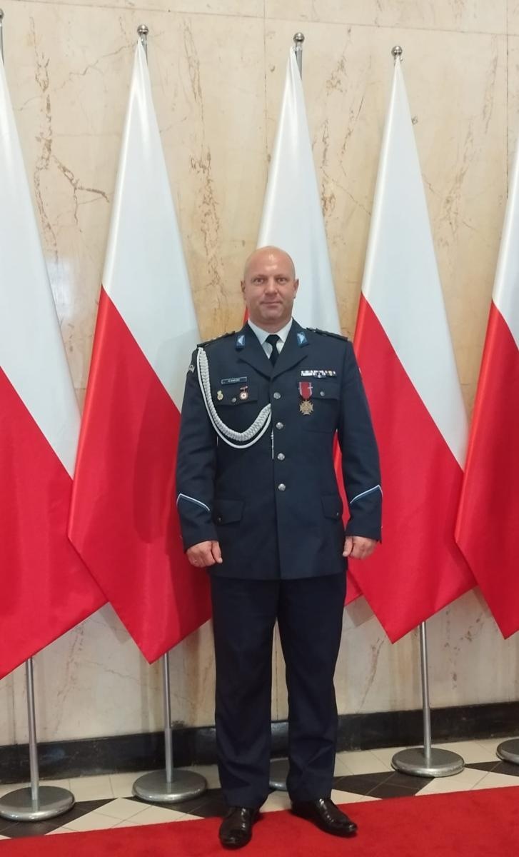 Zdjęcie w galerii na portalu naszraciborz.pl: Raciborski policjant z Brązowym Krzyżem Zasługi wiadomości z regionu