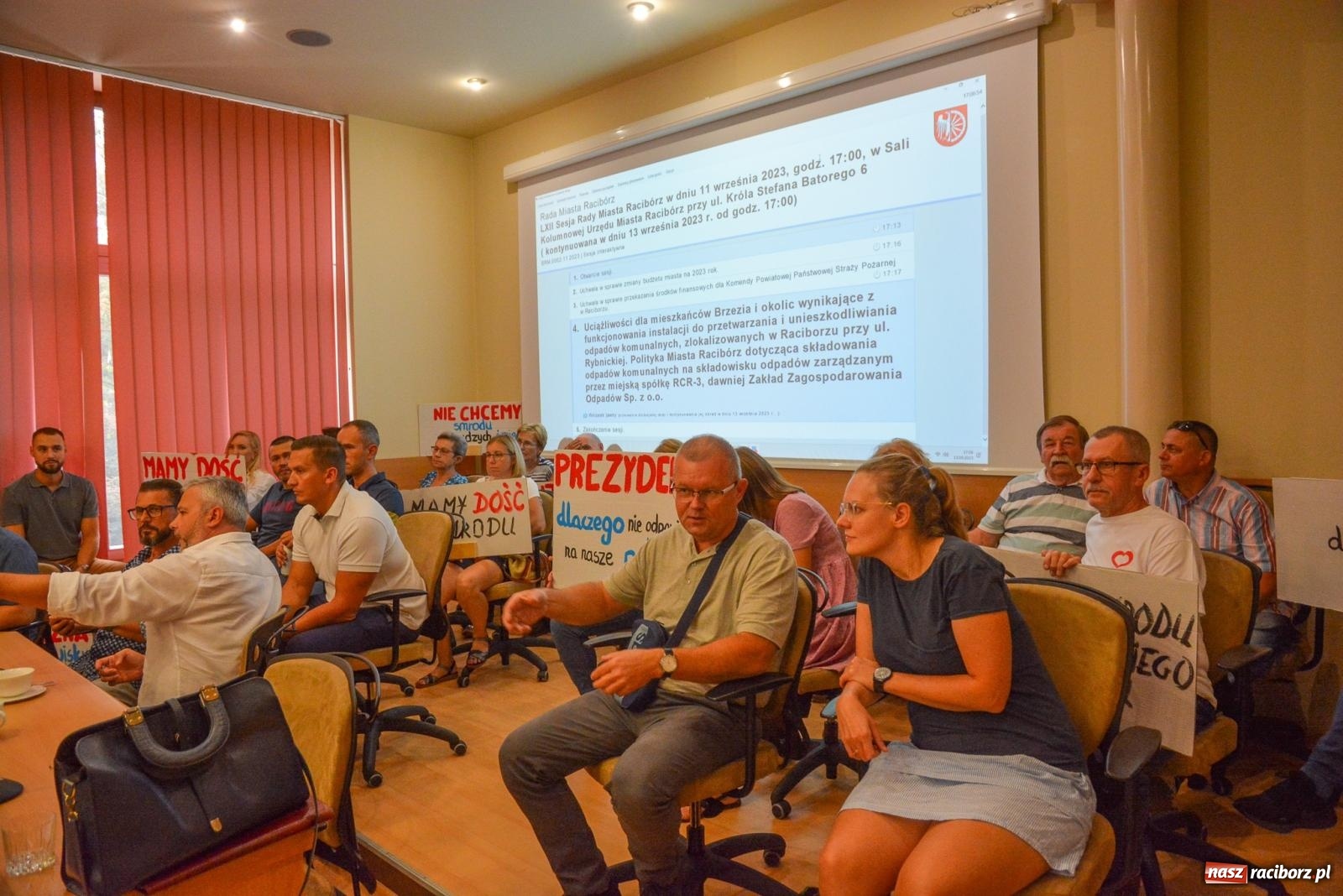 Zdjęcie w galerii na portalu naszraciborz.pl: Zakładnicy sporu. Burzliwa sesja o smrodzie na Brzeziu [FOTO] wiadomości z regionu