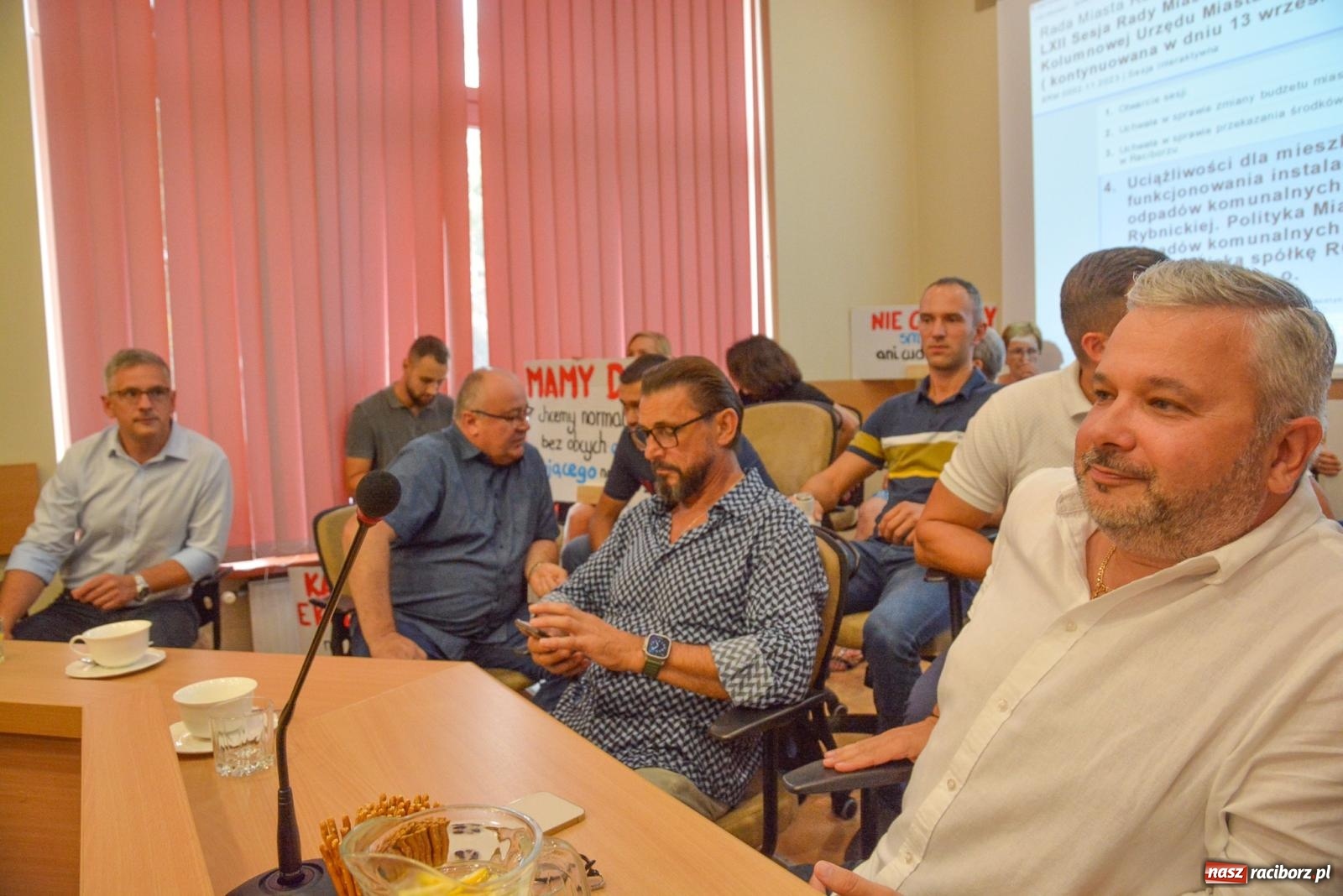 Zdjęcie w galerii na portalu naszraciborz.pl: Zakładnicy sporu. Burzliwa sesja o smrodzie na Brzeziu [FOTO] wiadomości z regionu