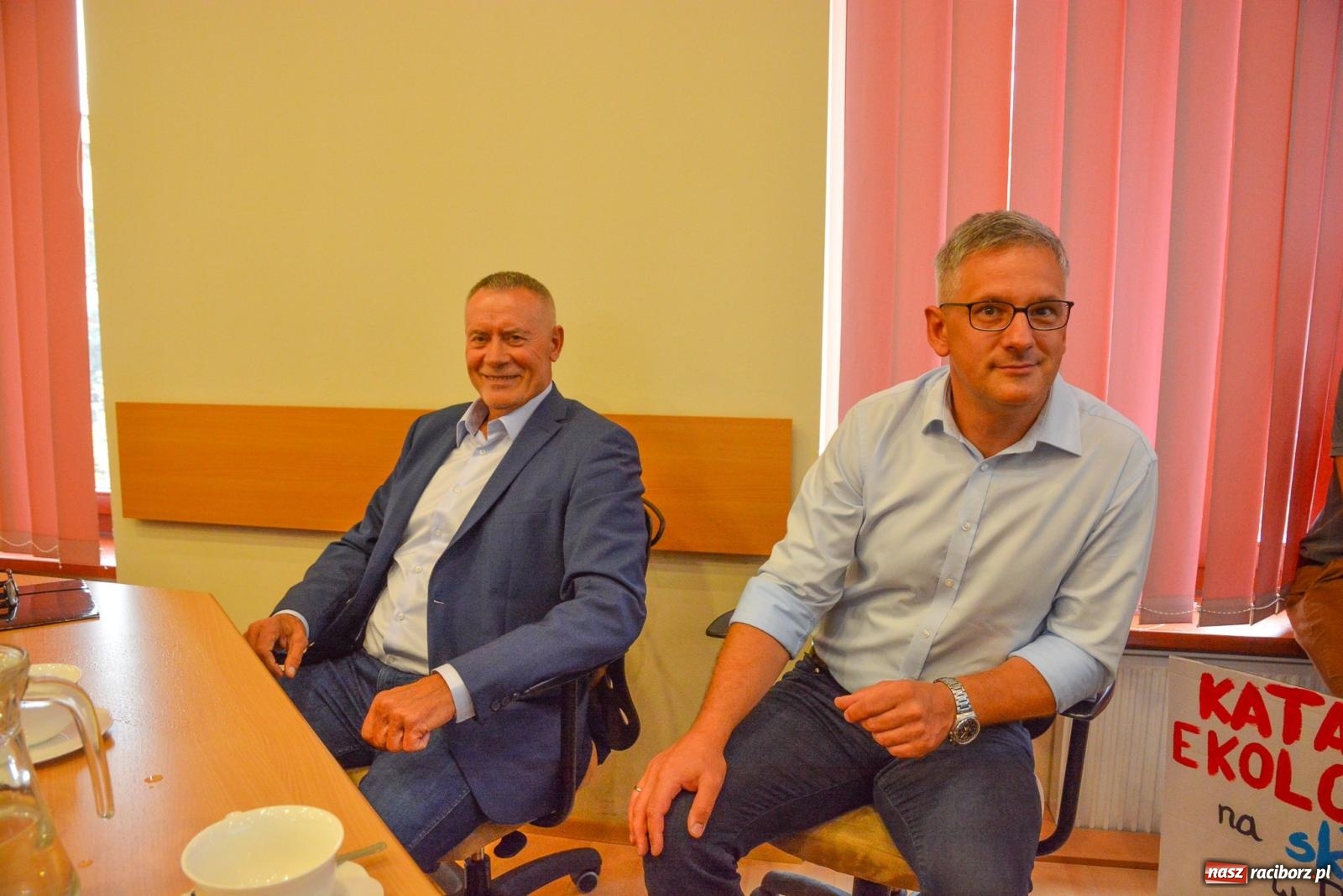 Zdjęcie w galerii na portalu naszraciborz.pl: Zakładnicy sporu. Burzliwa sesja o smrodzie na Brzeziu [FOTO] wiadomości z regionu