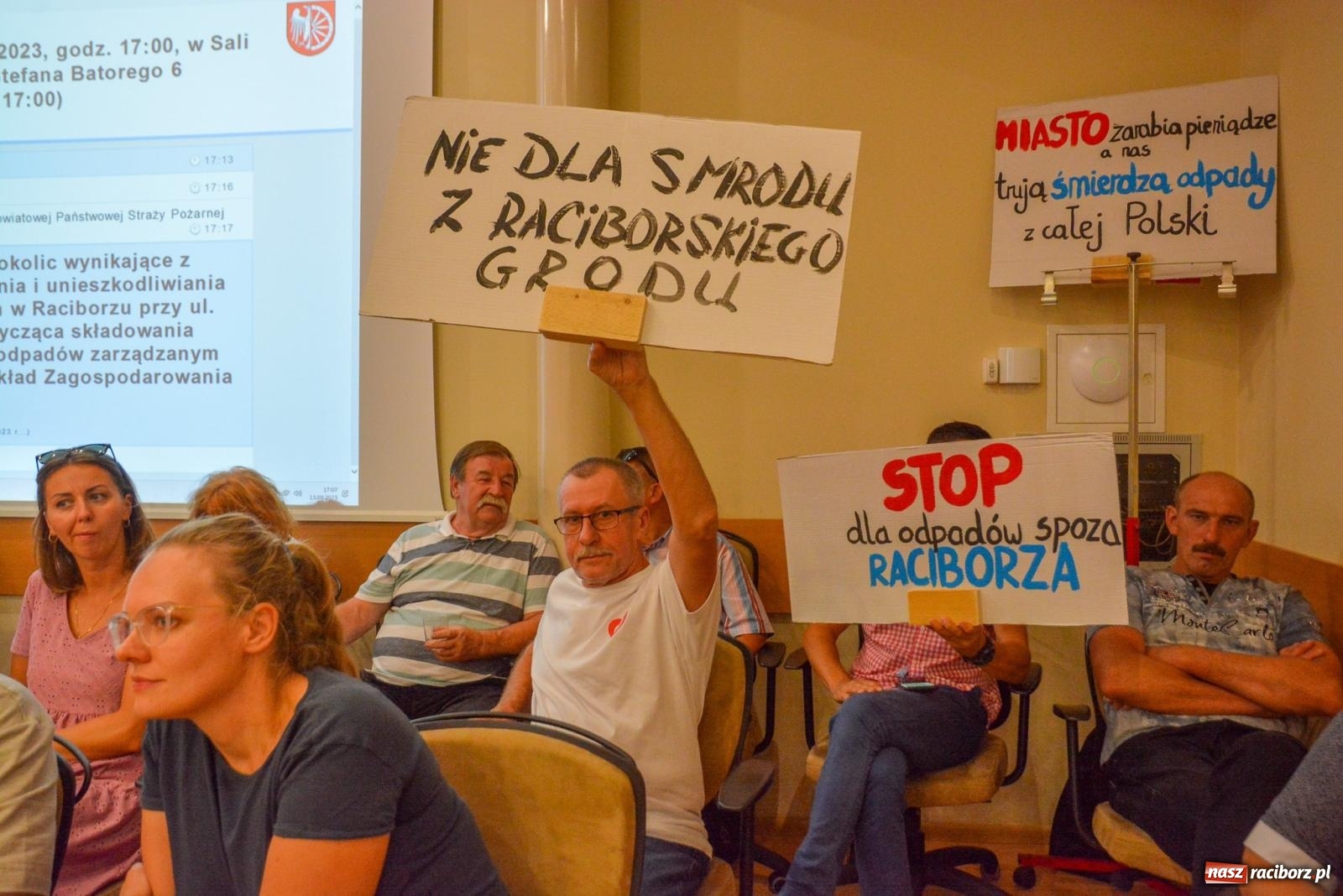 Zdjęcie w galerii na portalu naszraciborz.pl: Zakładnicy sporu. Burzliwa sesja o smrodzie na Brzeziu [FOTO] wiadomości z regionu