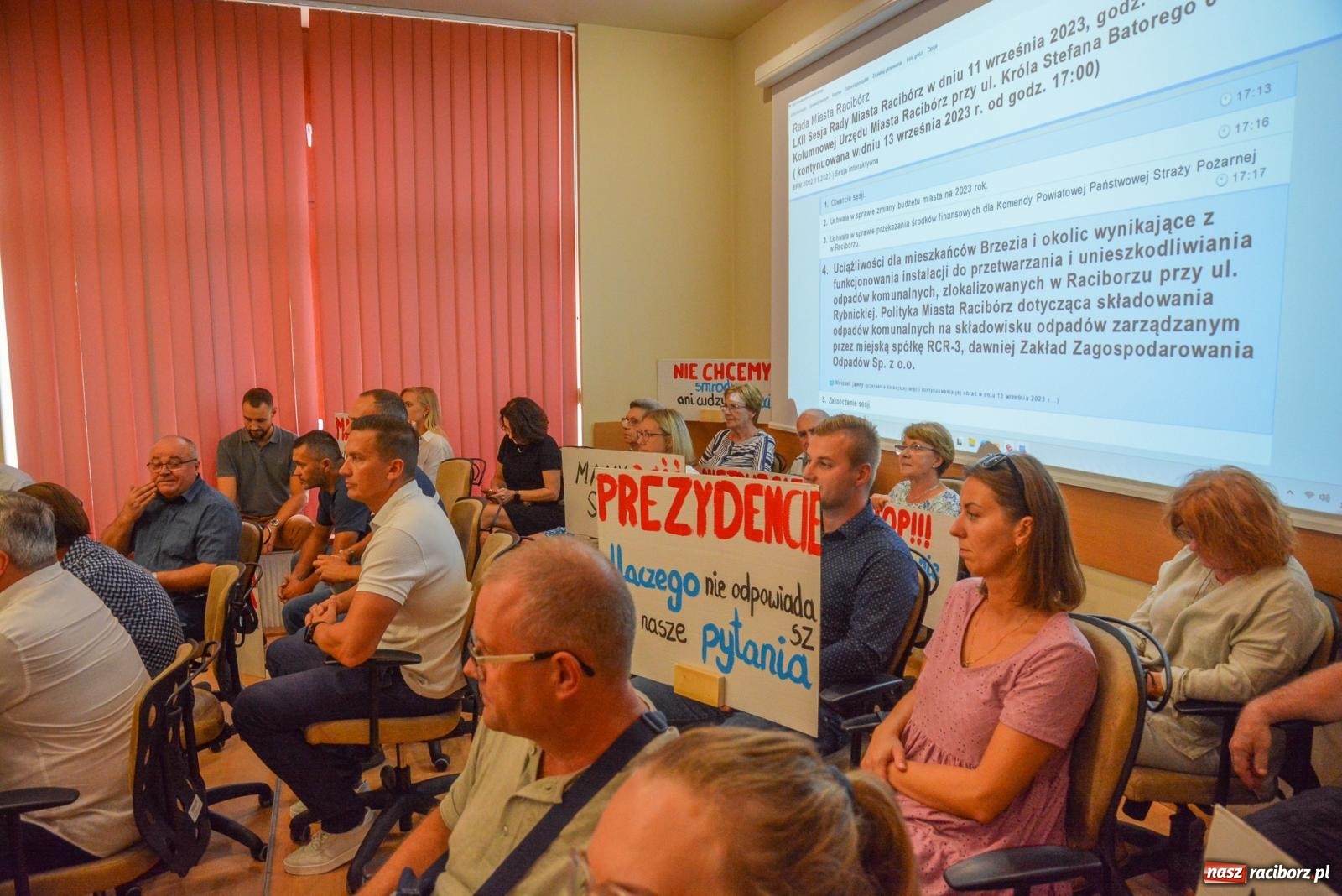 Zdjęcie w galerii na portalu naszraciborz.pl: Zakładnicy sporu. Burzliwa sesja o smrodzie na Brzeziu [FOTO] wiadomości z regionu