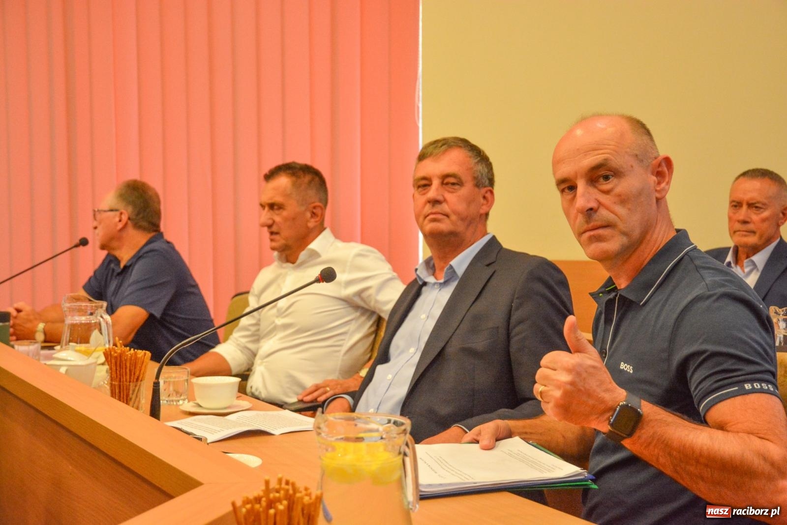 Zdjęcie w galerii na portalu naszraciborz.pl: Zakładnicy sporu. Burzliwa sesja o smrodzie na Brzeziu [FOTO] wiadomości z regionu