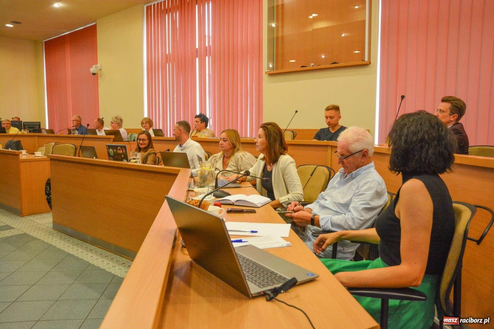 Zdjęcie w galerii na portalu naszraciborz.pl: Zakładnicy sporu. Burzliwa sesja o smrodzie na Brzeziu [FOTO] wiadomości z regionu