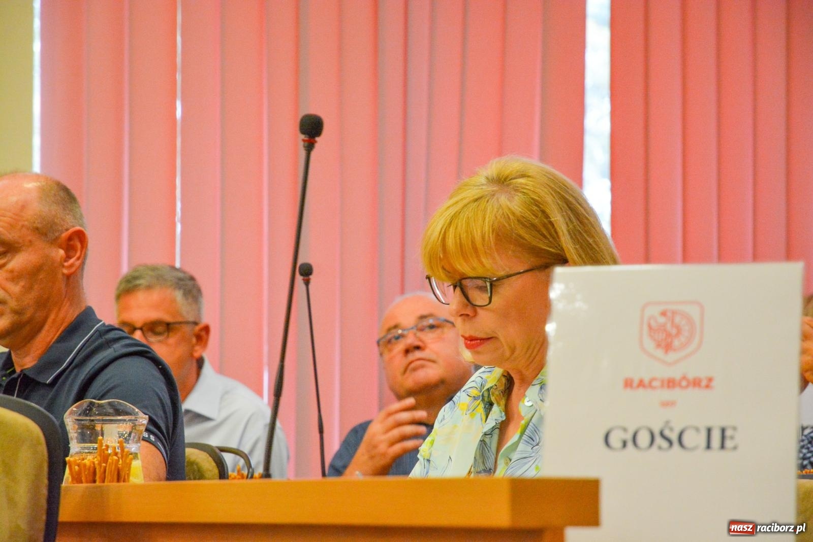 Zdjęcie w galerii na portalu naszraciborz.pl: Zakładnicy sporu. Burzliwa sesja o smrodzie na Brzeziu [FOTO] wiadomości z regionu