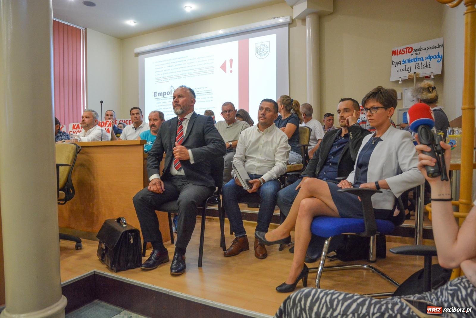 Zdjęcie w galerii na portalu naszraciborz.pl: Zakładnicy sporu. Burzliwa sesja o smrodzie na Brzeziu [FOTO] wiadomości z regionu