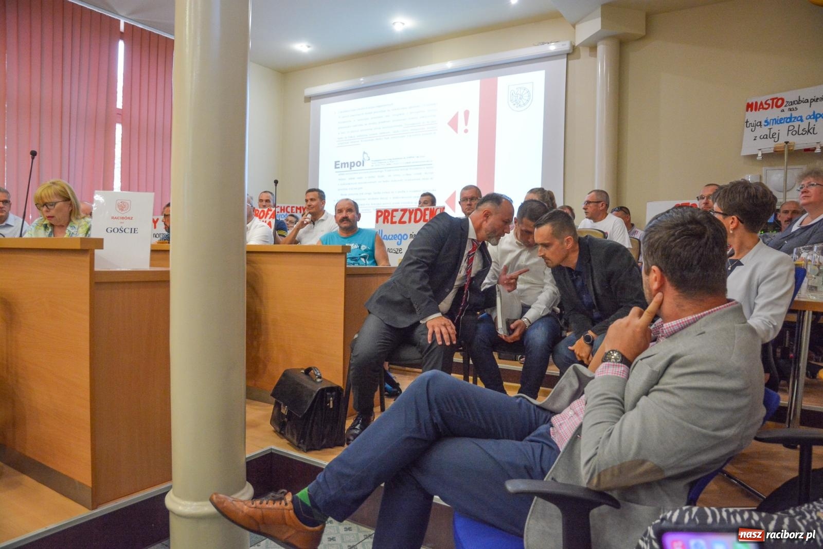 Zdjęcie w galerii na portalu naszraciborz.pl: Zakładnicy sporu. Burzliwa sesja o smrodzie na Brzeziu [FOTO] wiadomości z regionu