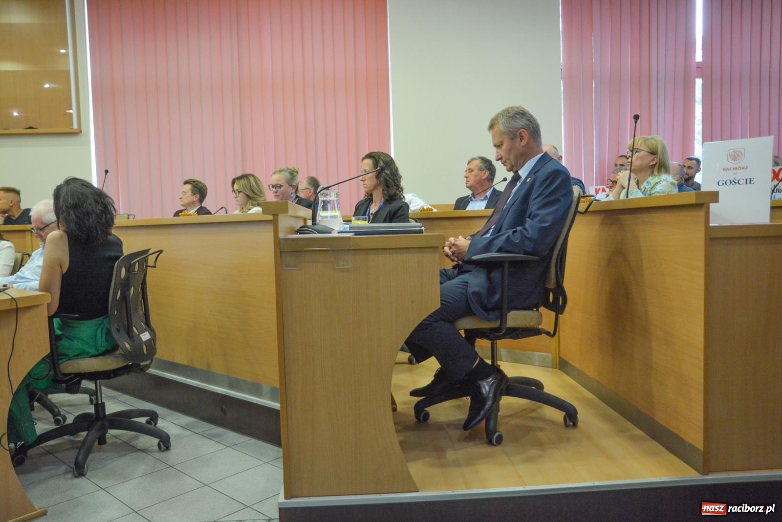 Zdjęcie w galerii na portalu naszraciborz.pl: Zakładnicy sporu. Burzliwa sesja o smrodzie na Brzeziu [FOTO] wiadomości z regionu