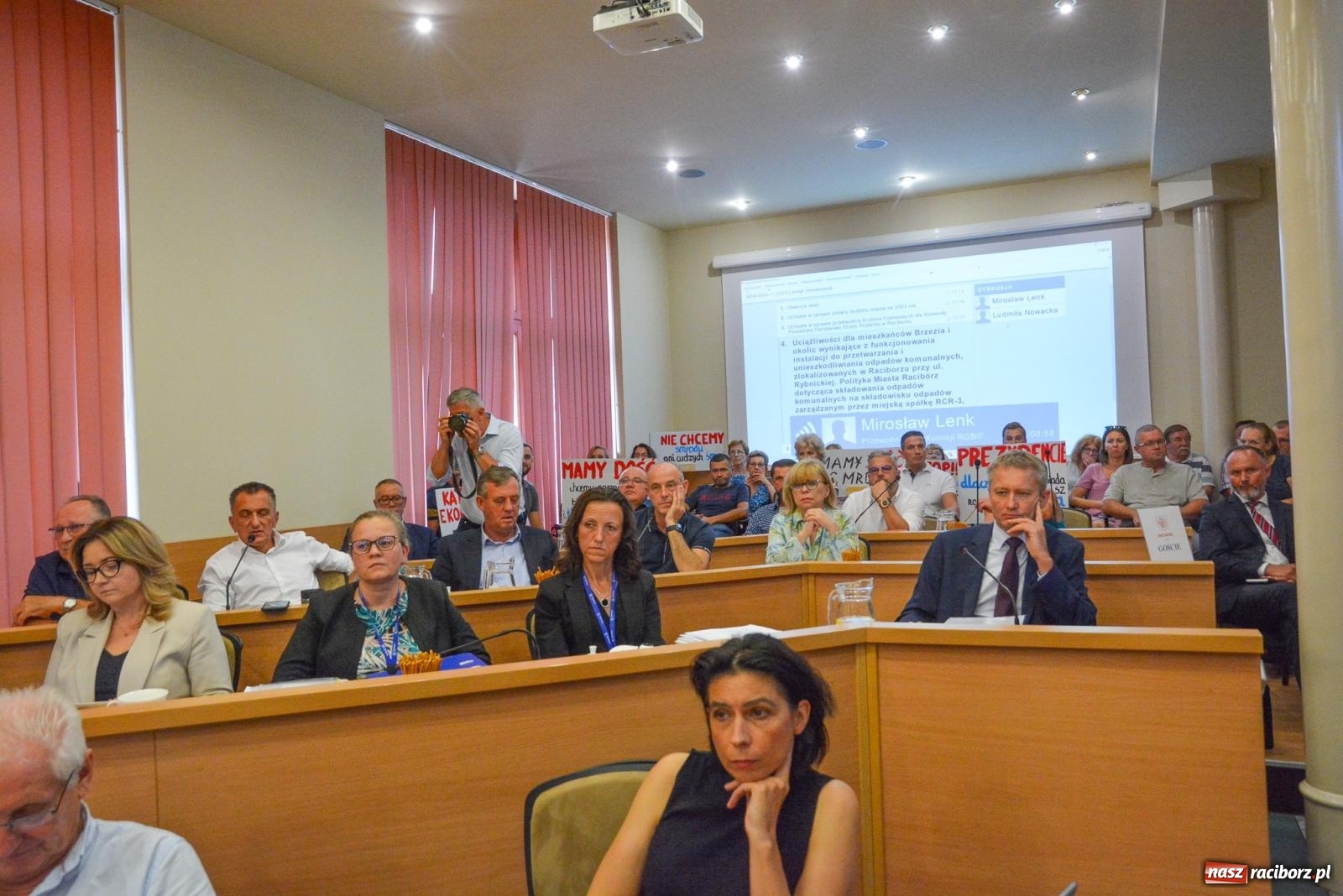Zdjęcie w galerii na portalu naszraciborz.pl: Zakładnicy sporu. Burzliwa sesja o smrodzie na Brzeziu [FOTO] wiadomości z regionu