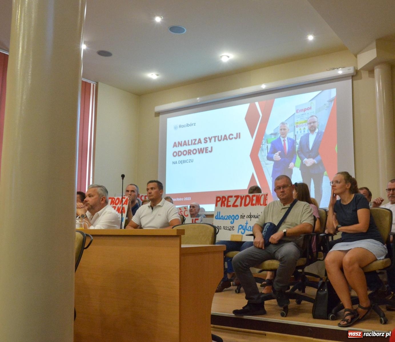 Zdjęcie w galerii na portalu naszraciborz.pl: Zakładnicy sporu. Burzliwa sesja o smrodzie na Brzeziu [FOTO] wiadomości z regionu