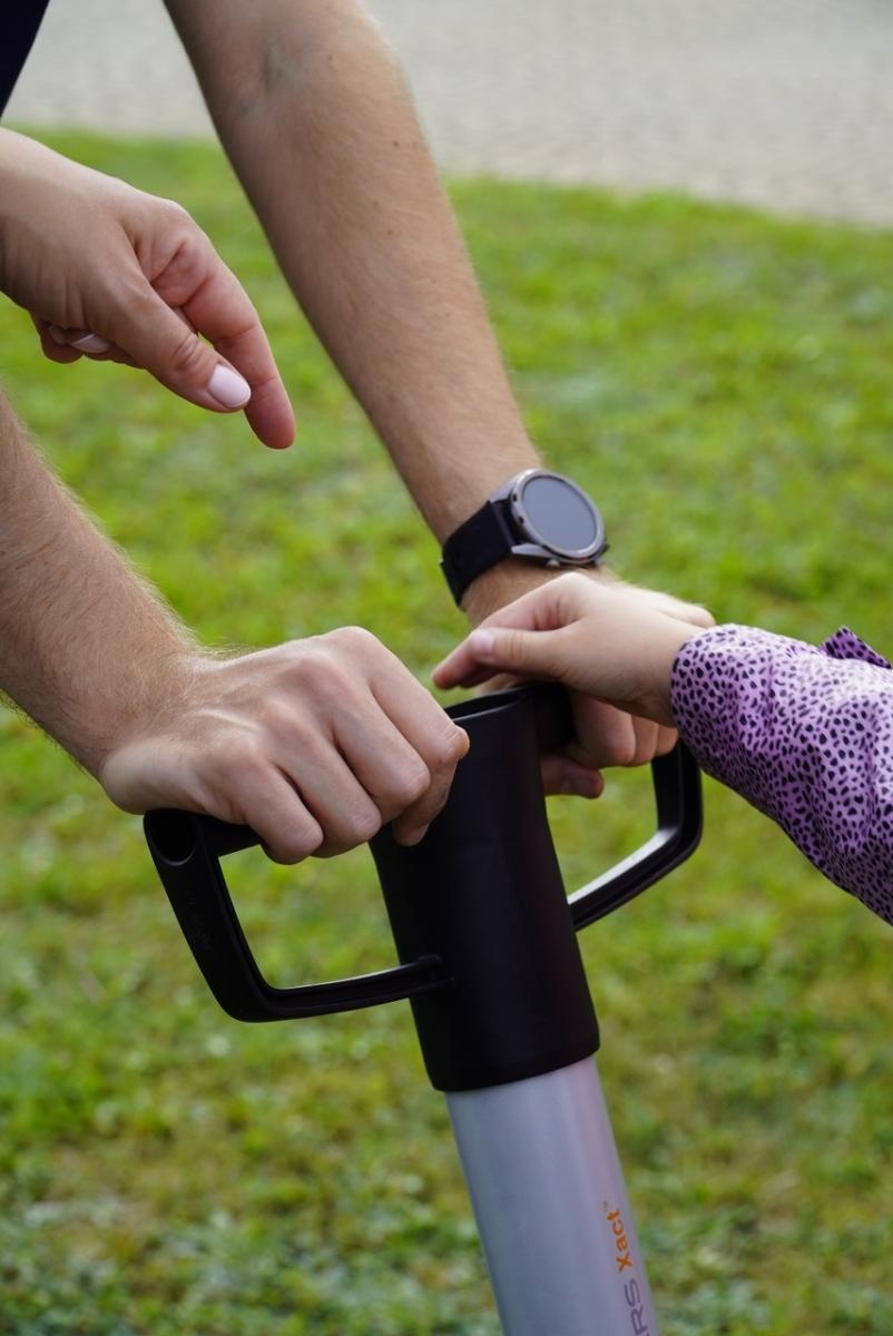 Zdjęcie w galerii na portalu naszraciborz.pl: Miasto wraz z dziećmi i mieszkańcami zasadziło krokusy wiadomości z regionu