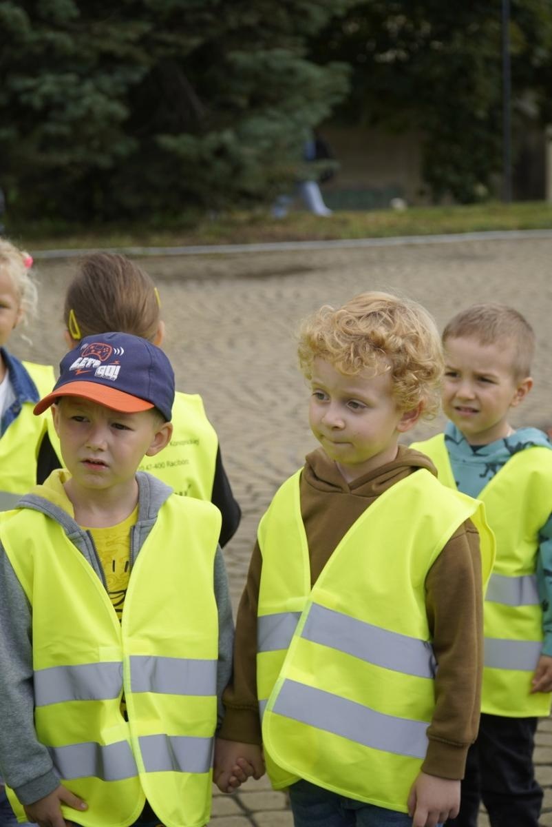 Zdjęcie w galerii na portalu naszraciborz.pl: Miasto wraz z dziećmi i mieszkańcami zasadziło krokusy wiadomości z regionu