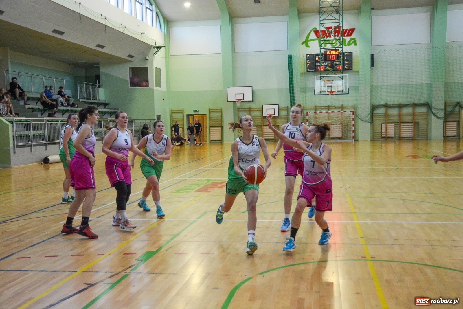 Zdjęcie w galerii na portalu naszraciborz.pl: Koszykarki rywalizowały o puchar rektora ANS w Raciborzu wiadomości z regionu