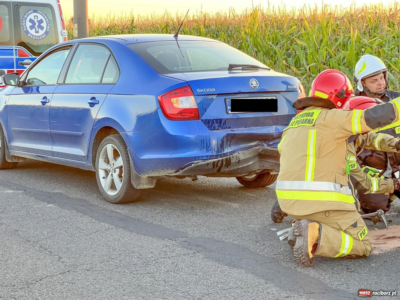 Zdjęcie w galerii na portalu naszraciborz.pl: Zderzenie motocykla i osobówki na Drzewieckiego. 30 tys. zł strat [FOTO] wiadomości z regionu