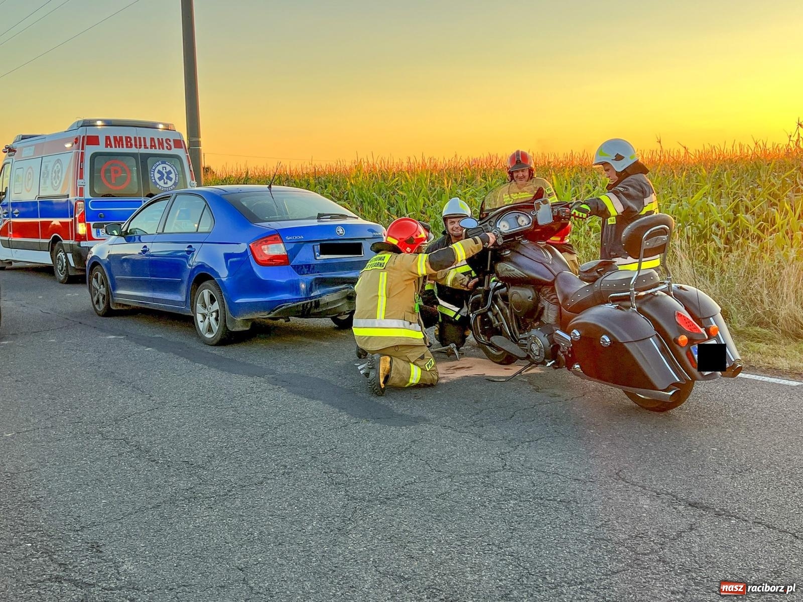Zdjęcie w galerii na portalu naszraciborz.pl: Zderzenie motocykla i osobówki na Drzewieckiego. 30 tys. zł strat [FOTO] wiadomości z regionu