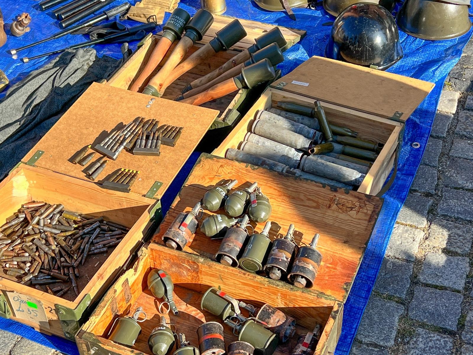 Zdjęcie w galerii na portalu naszraciborz.pl: Antyki, starocie i ciuchy. Sobotni targ i bazarek wiadomości z regionu