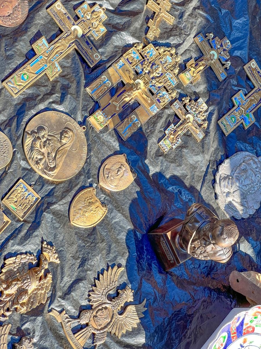 Zdjęcie w galerii na portalu naszraciborz.pl: Antyki, starocie i ciuchy. Sobotni targ i bazarek wiadomości z regionu