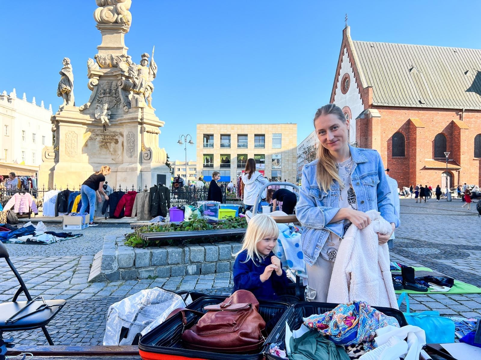 Zdjęcie w galerii na portalu naszraciborz.pl: Antyki, starocie i ciuchy. Sobotni targ i bazarek wiadomości z regionu
