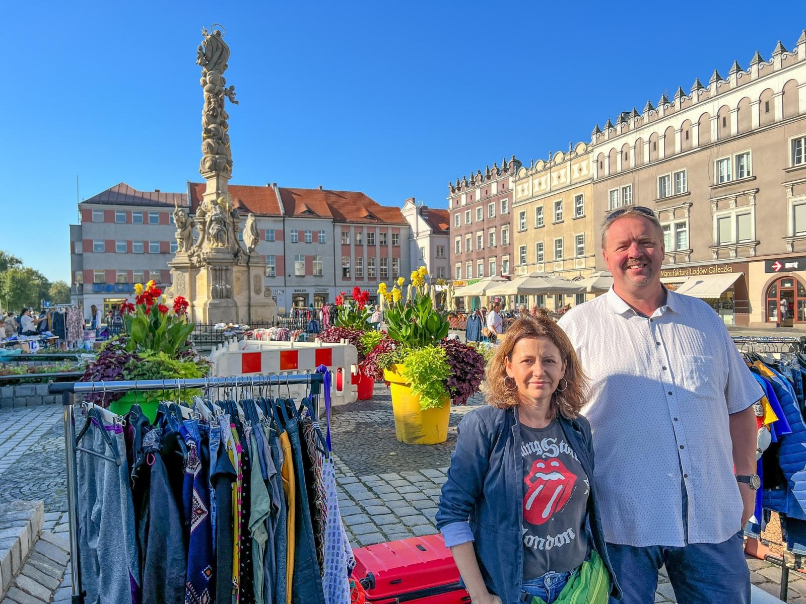 Zdjęcie w galerii na portalu naszraciborz.pl: Antyki, starocie i ciuchy. Sobotni targ i bazarek wiadomości z regionu