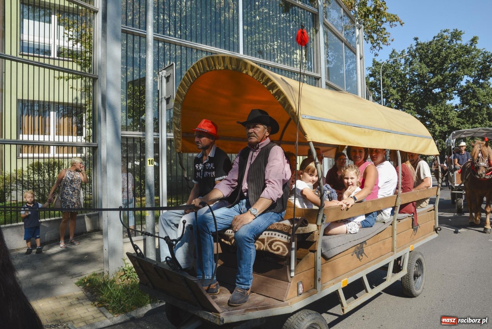 Zdjęcie w galerii na portalu naszraciborz.pl: Raciborski Hubertus. Parada konna przez miasto [FOTO i WIDEO] wiadomości z regionu