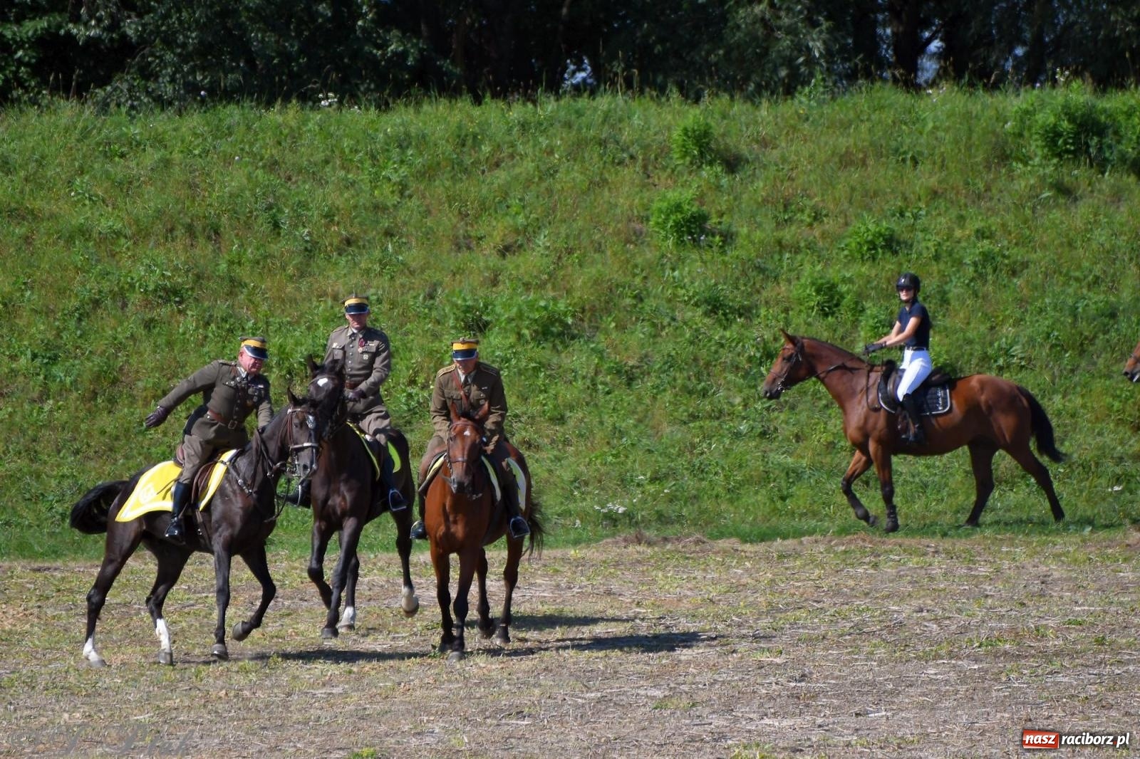 Zdjęcie w galerii na portalu naszraciborz.pl: Raciborski Hubertus. Parada konna przez miasto [FOTO i WIDEO] wiadomości z regionu