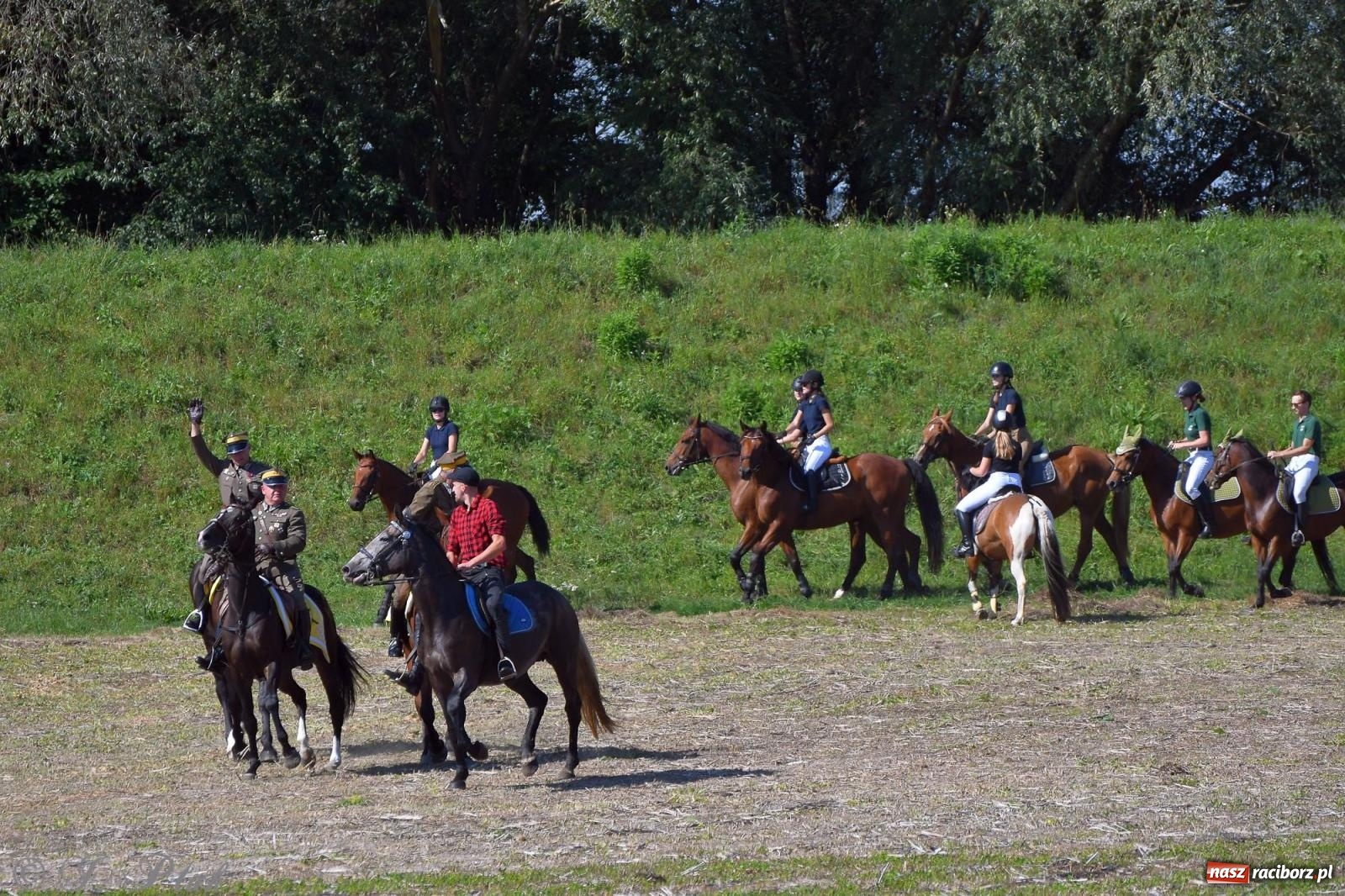 Zdjęcie w galerii na portalu naszraciborz.pl: Raciborski Hubertus. Parada konna przez miasto [FOTO i WIDEO] wiadomości z regionu