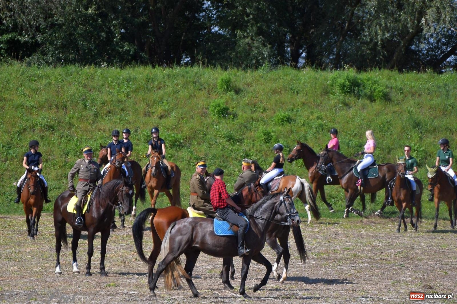 Zdjęcie w galerii na portalu naszraciborz.pl: Raciborski Hubertus. Parada konna przez miasto [FOTO i WIDEO] wiadomości z regionu